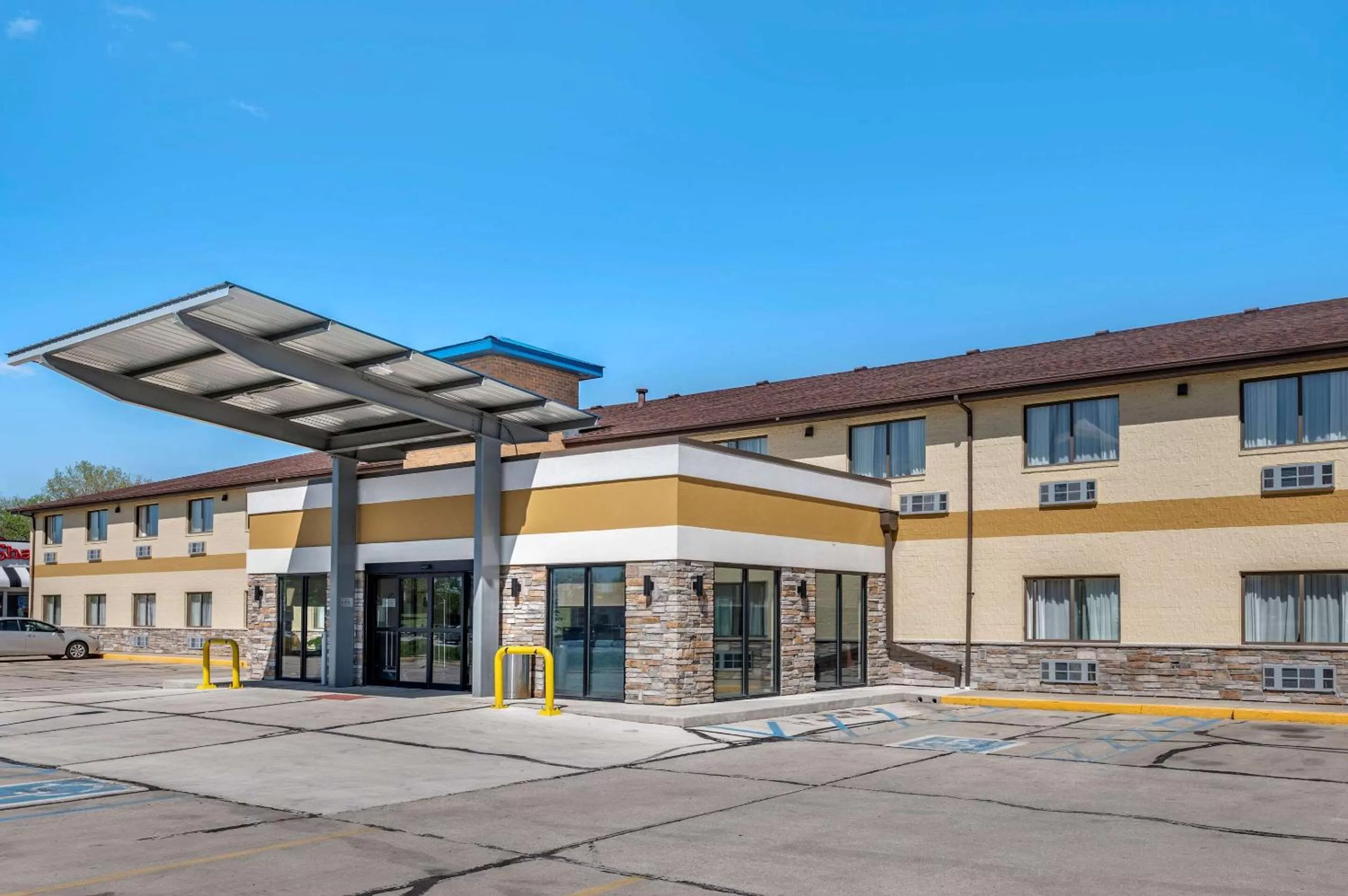 Property building in Comfort Inn Near Kokomo Speedway
