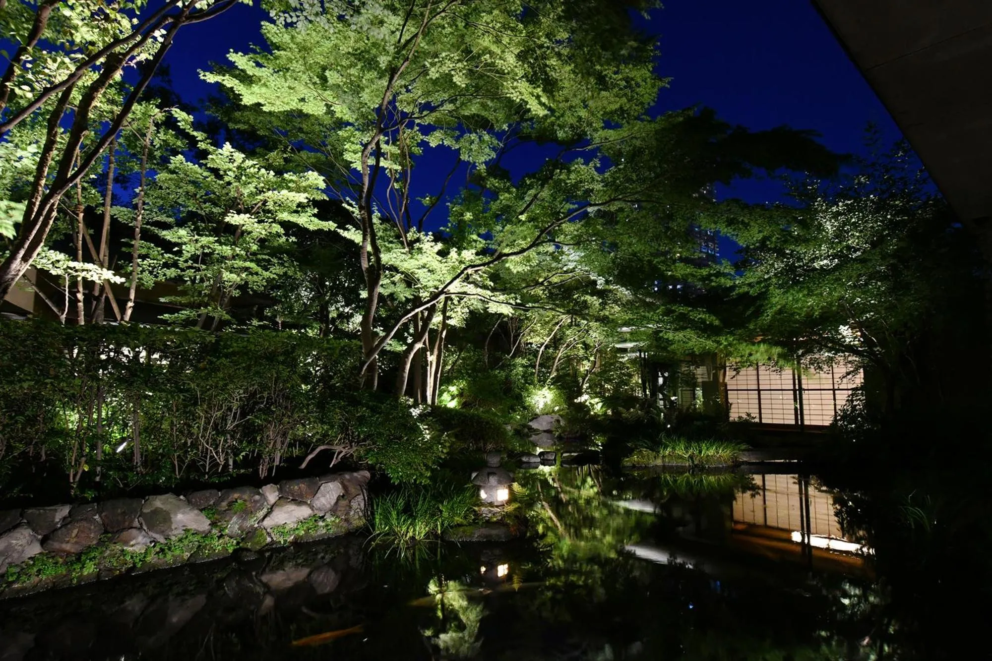 Restaurant/places to eat in Royal Park Hotel