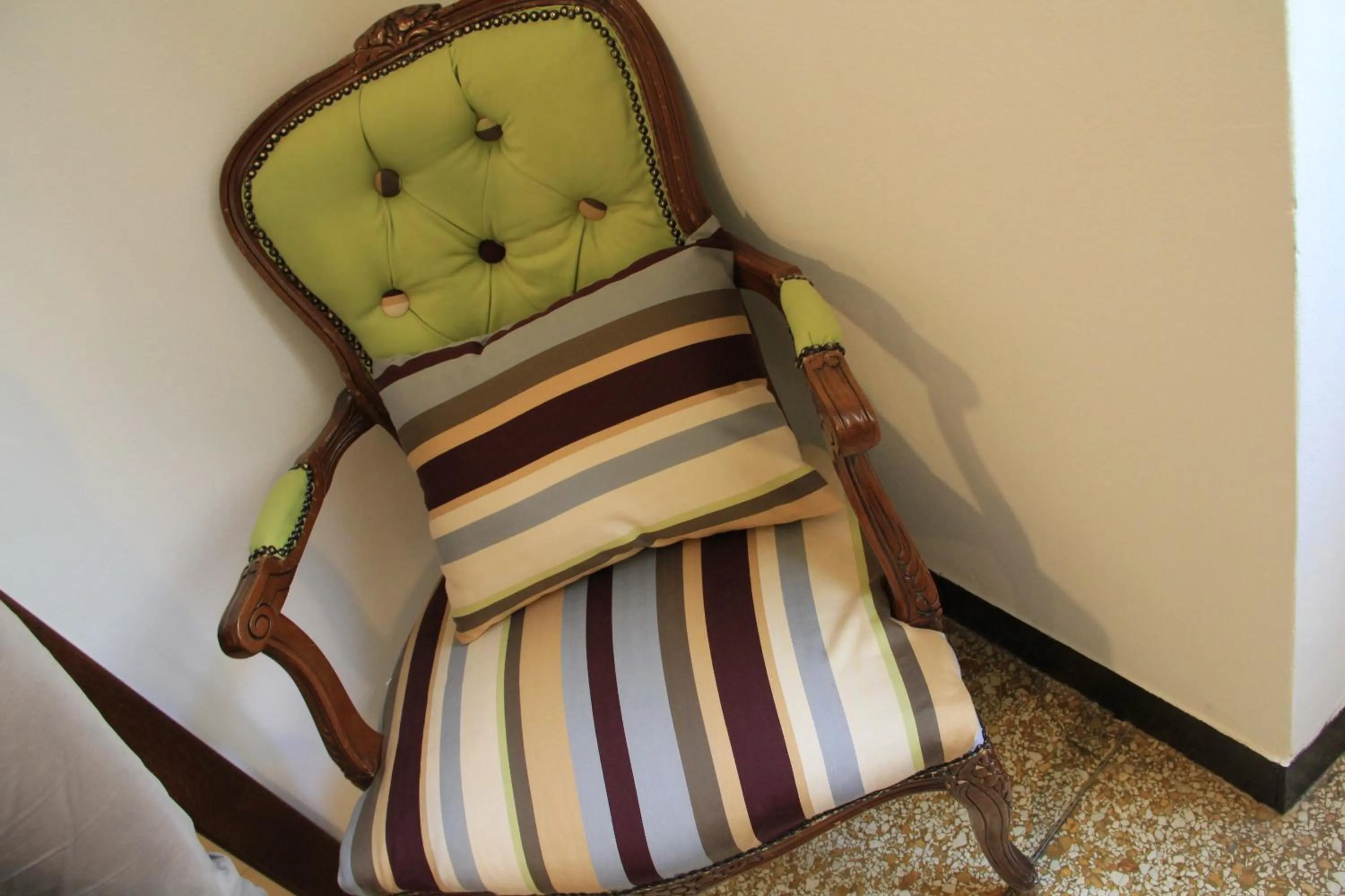 Seating area in Hotel Bologna