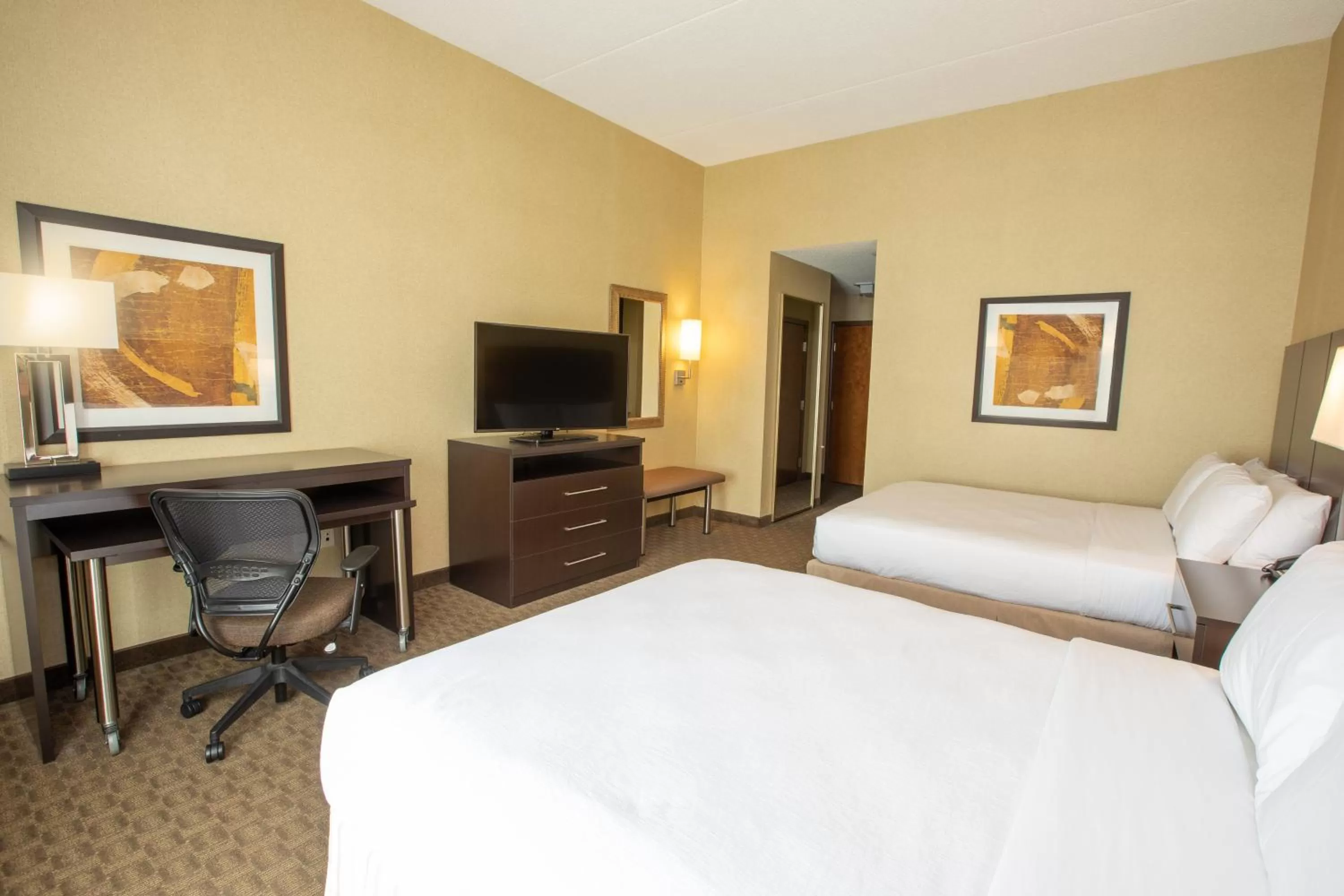 Photo of the whole room, Bed in Holiday Inn Phoenix/Chandler by IHG