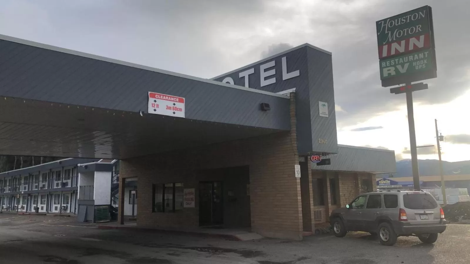 Property building in Houston Motor Inn