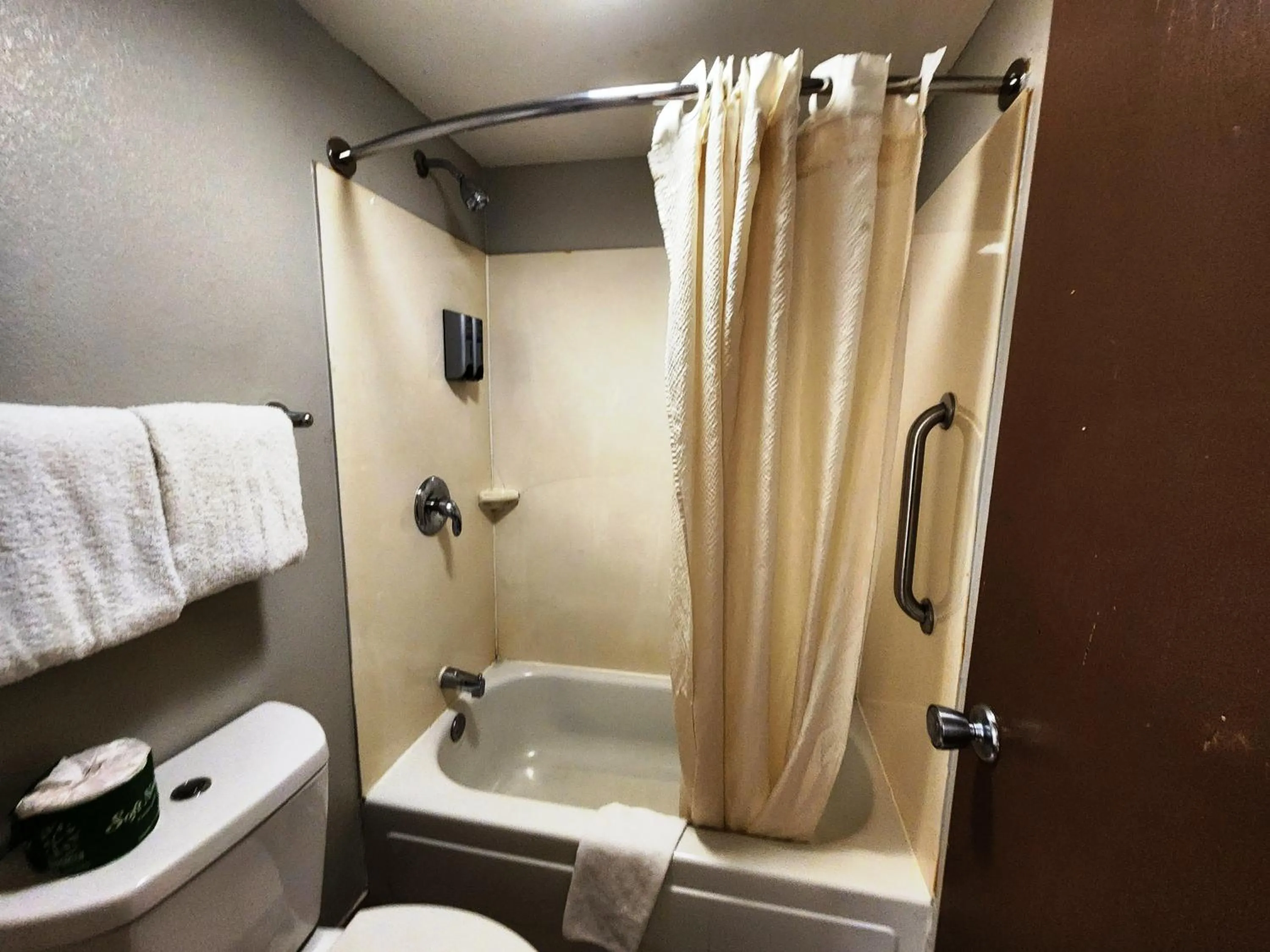 Shower in Americas Best Value Inn and Suites Little Rock