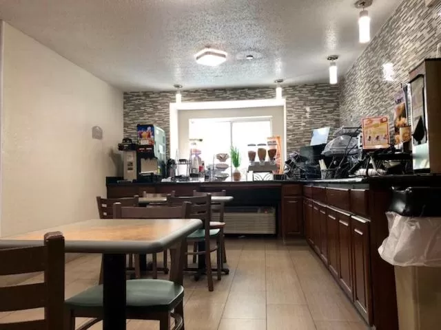 Communal kitchen in Microtel Inn by Wyndham - Murfreesboro