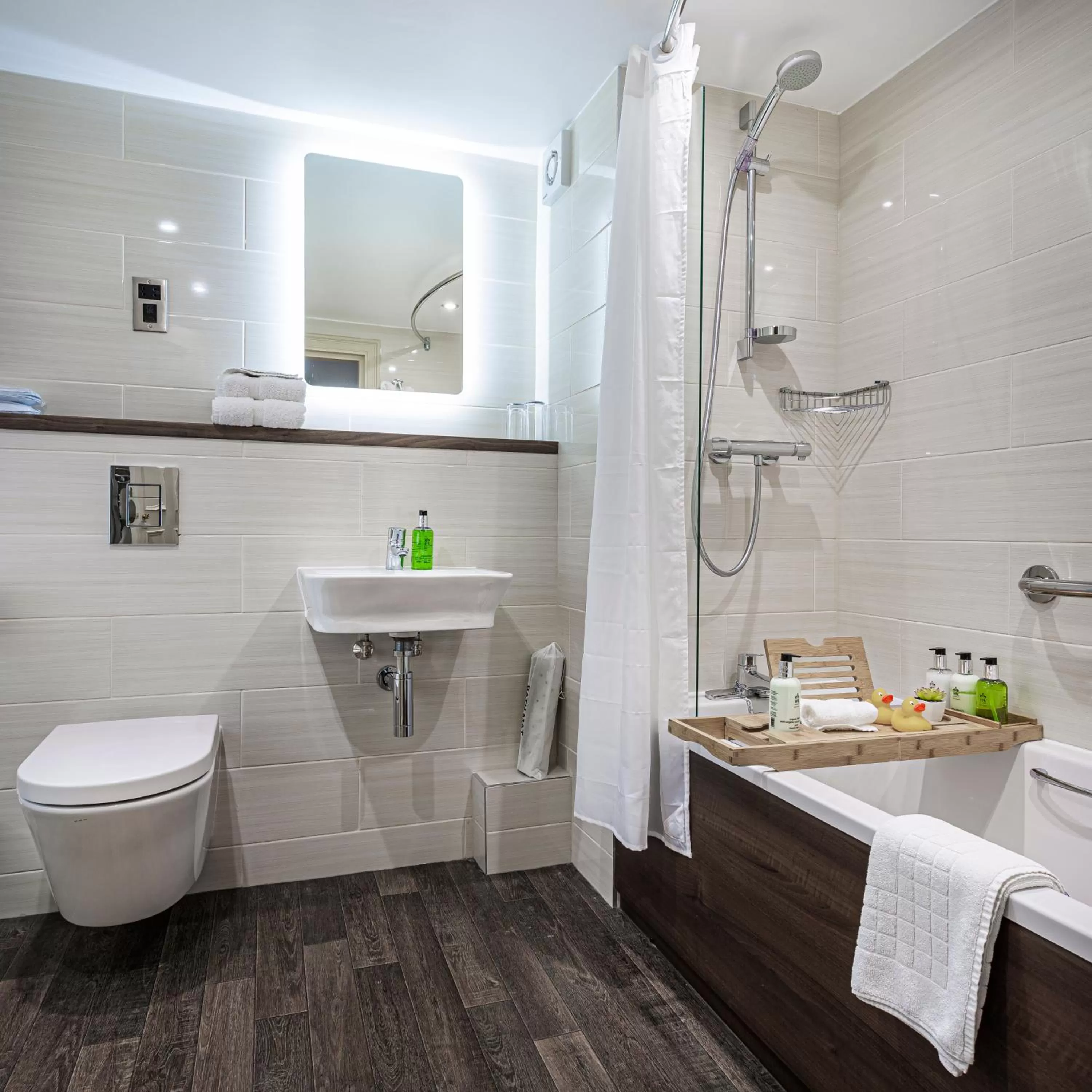 Bathroom in The Castle Hotel, Conwy, North Wales - The Coaching Inn Group