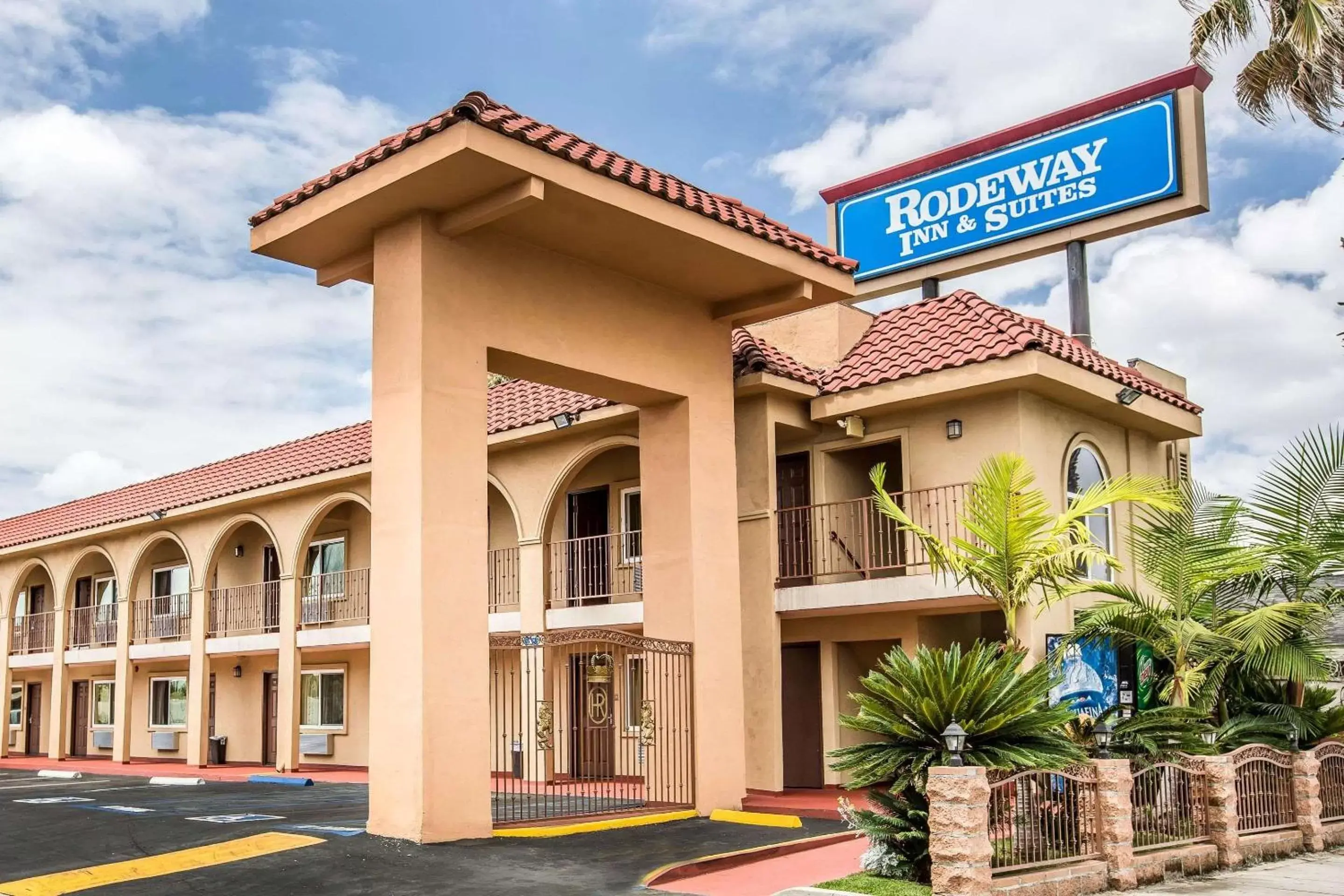 Rodeway Inn & Suites Rodeway Inn & Suites
