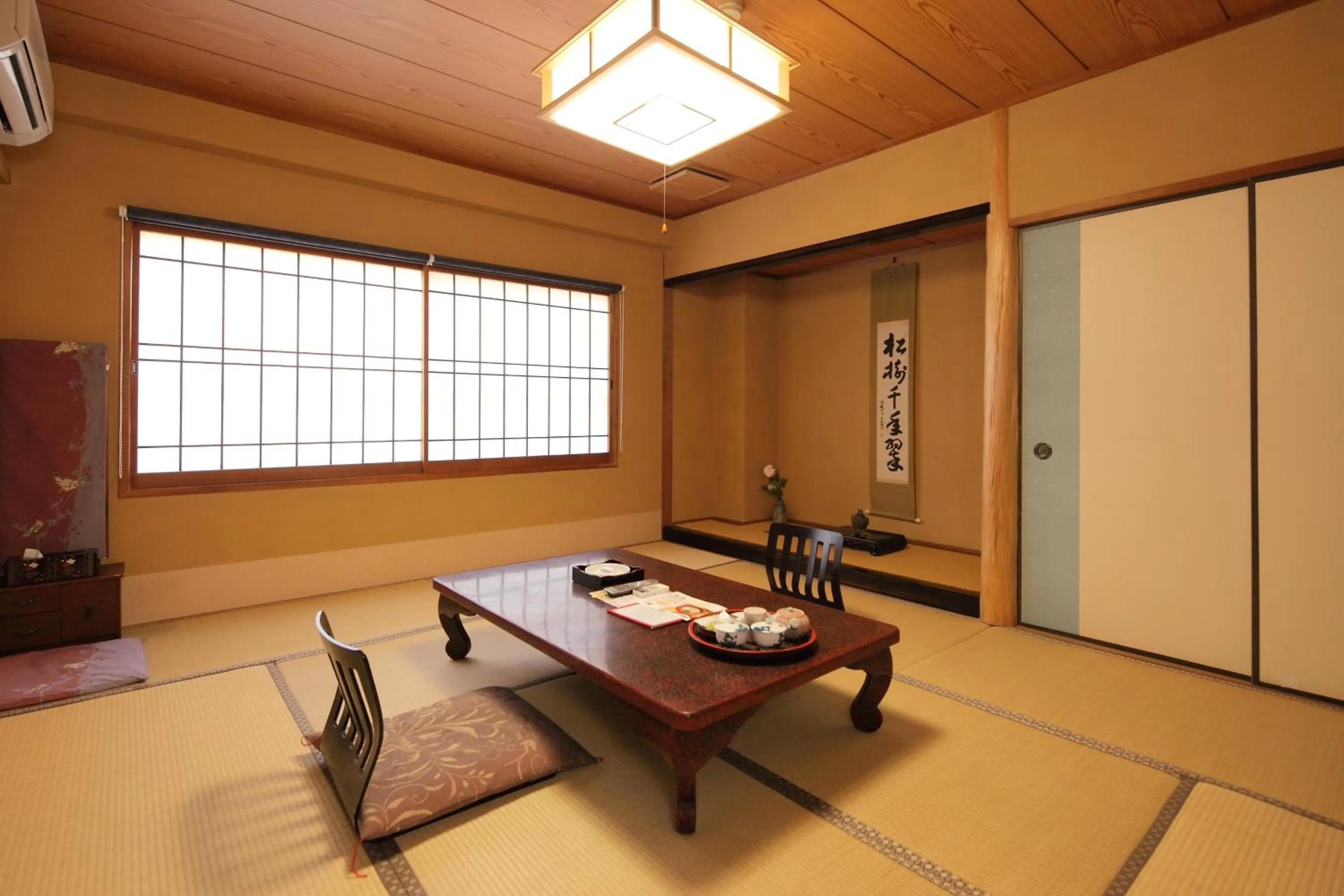 Photo of the whole room in Ryokan Oomuraya