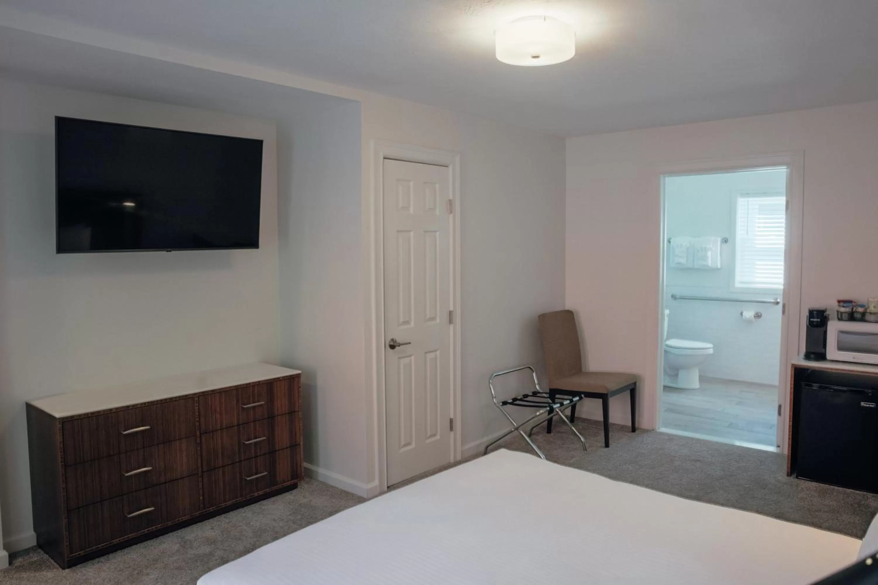 Photo of the whole room, TV/Entertainment Center in Skaneateles Suites Boutique Hotel