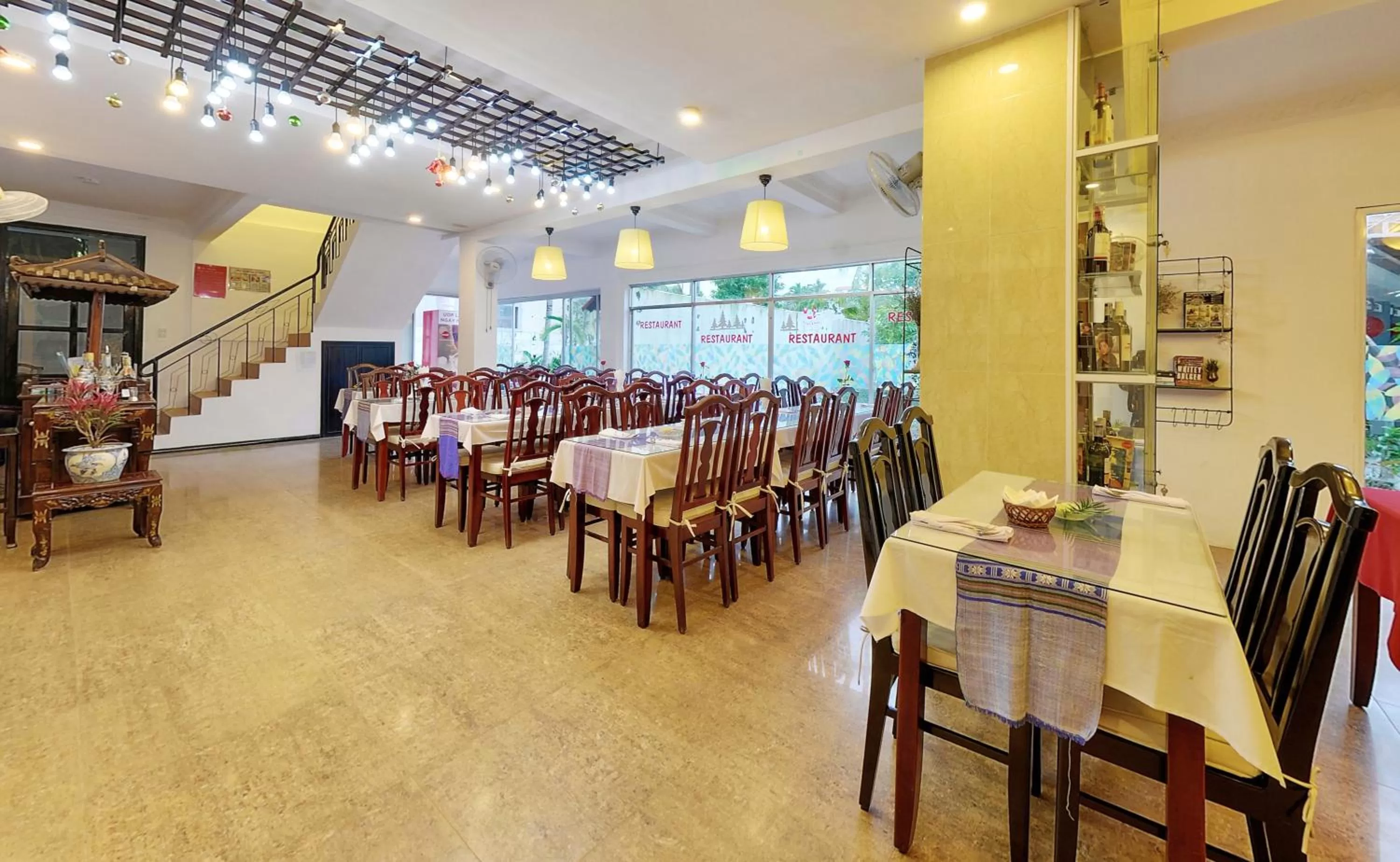 Restaurant/places to eat in Hai Yen Hotel
