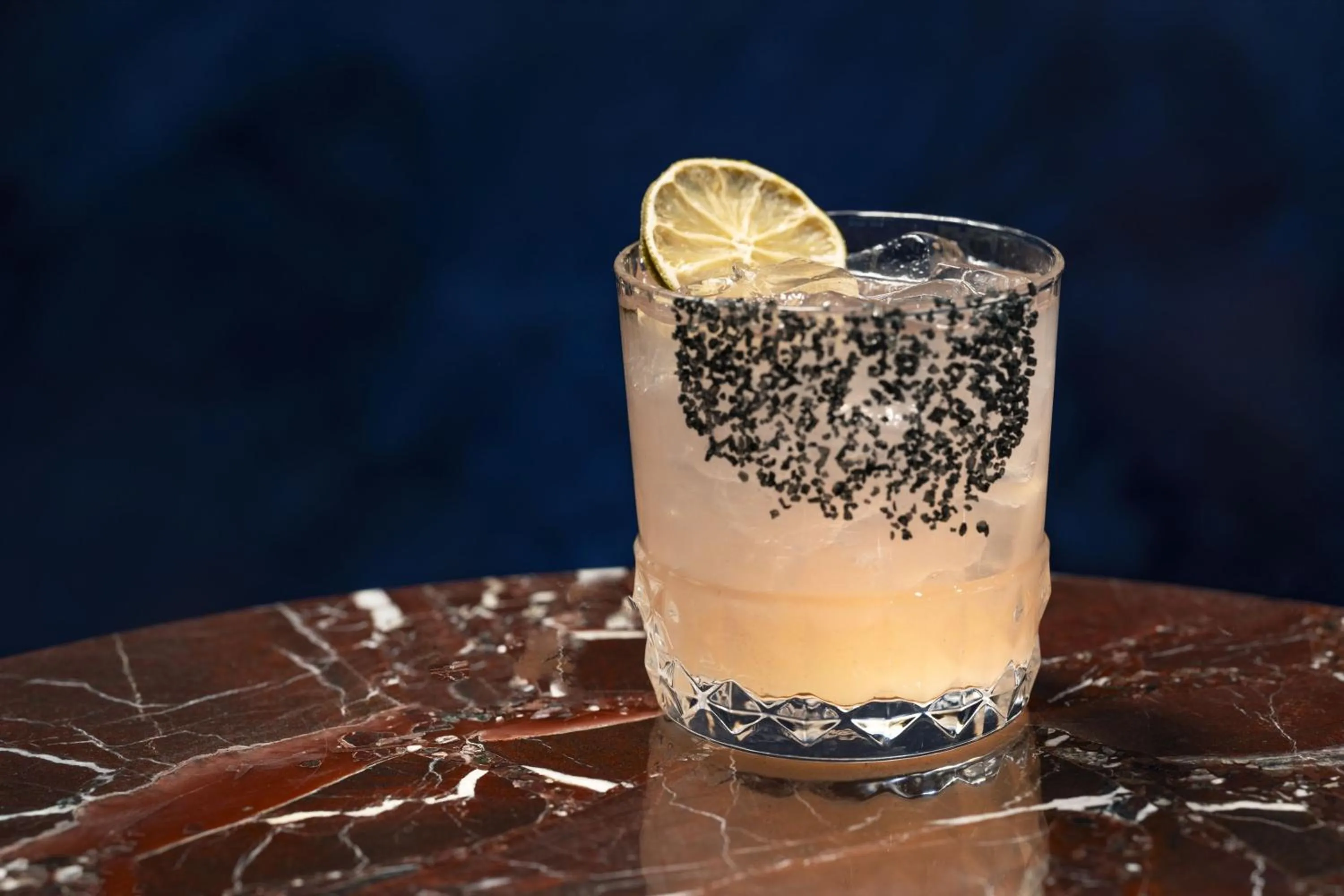 Lounge or bar in Cascade Hotel, Kansas City, a Tribute Portfolio Hotel