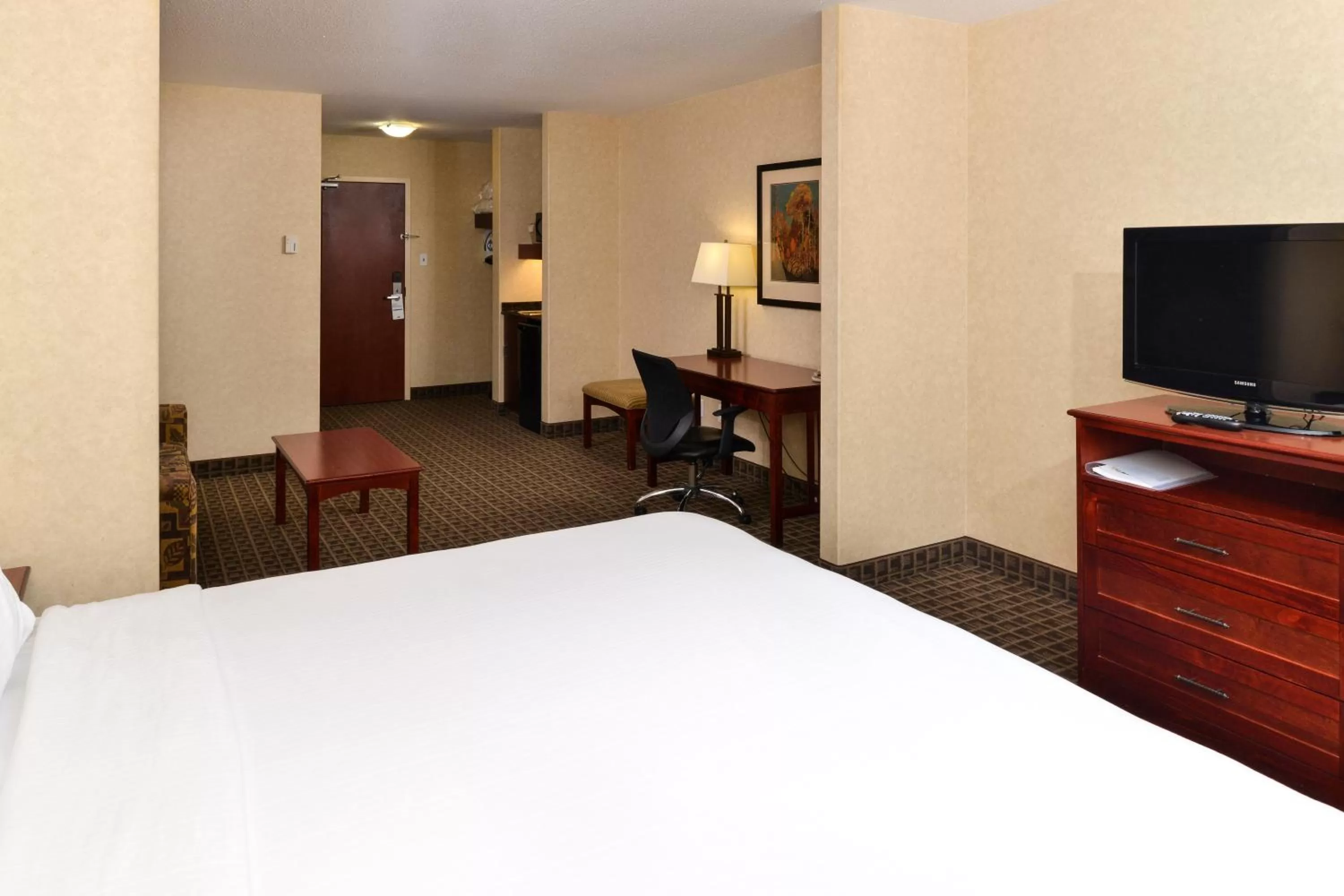 Photo of the whole room, Bed in Holiday Inn Express Edmonton North by IHG