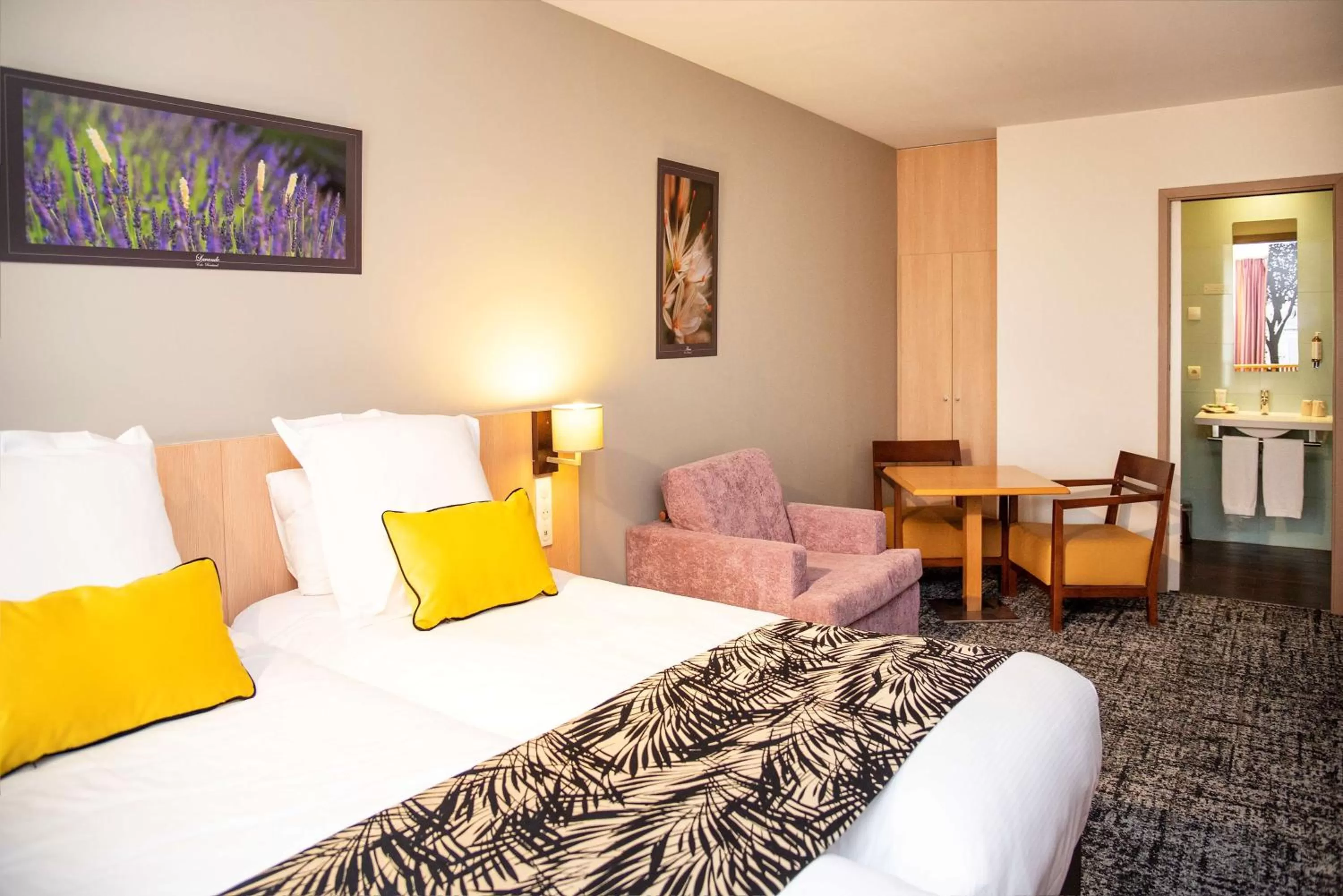 Bedroom, Bed in Best Western Plus Hôtel Colbert