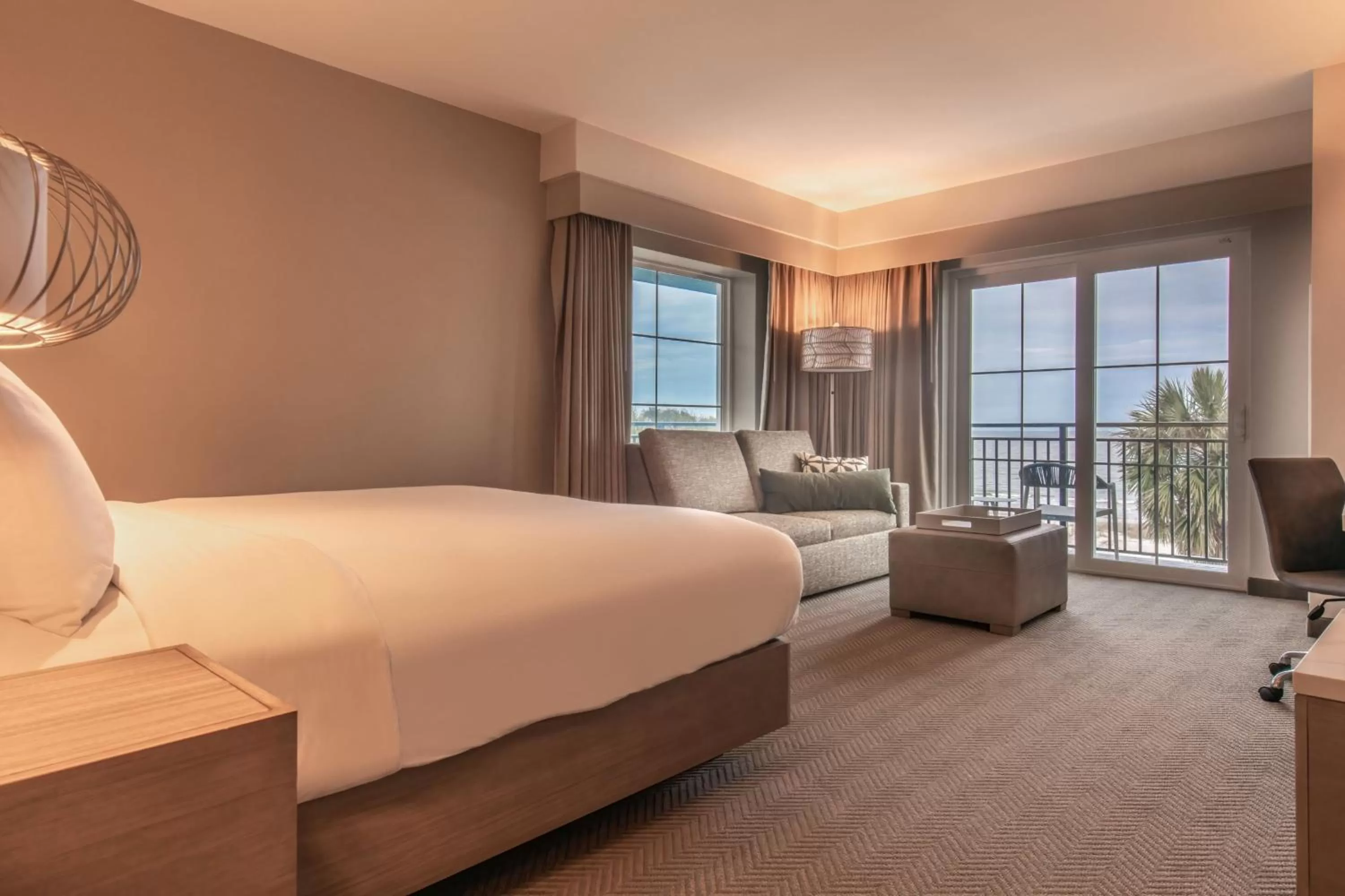 Photo of the whole room, Bed in Courtyard by Marriott Jekyll Island