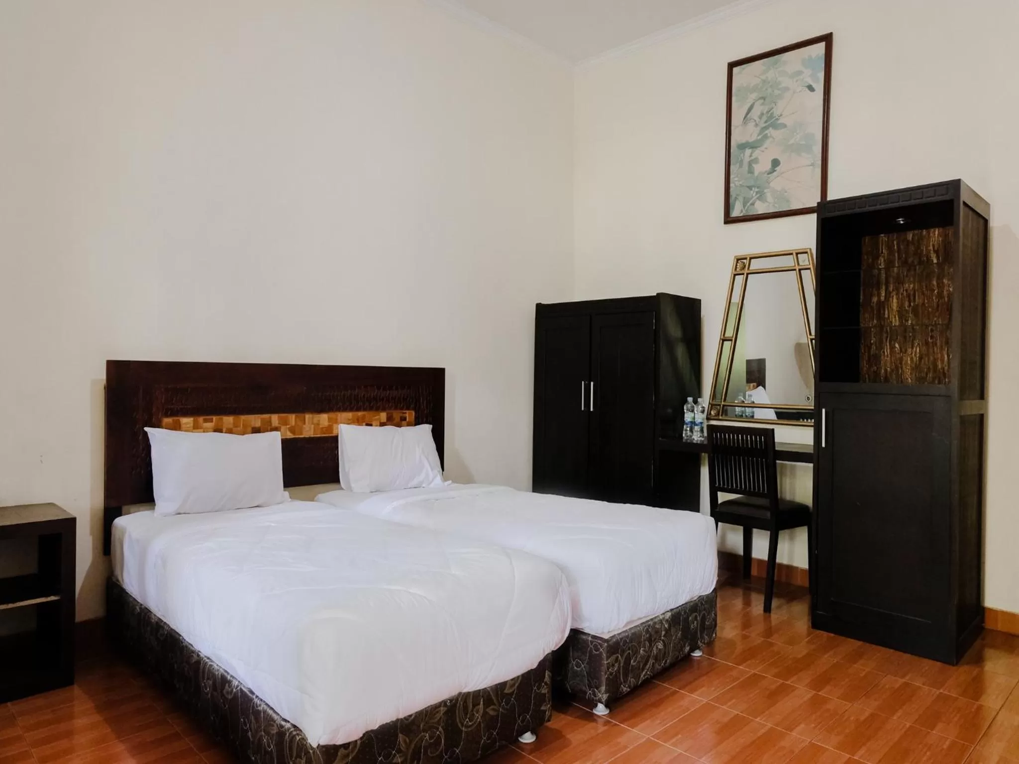 Bedroom, Bed in Hotel Mahkota Plengkung by ecommerceloka