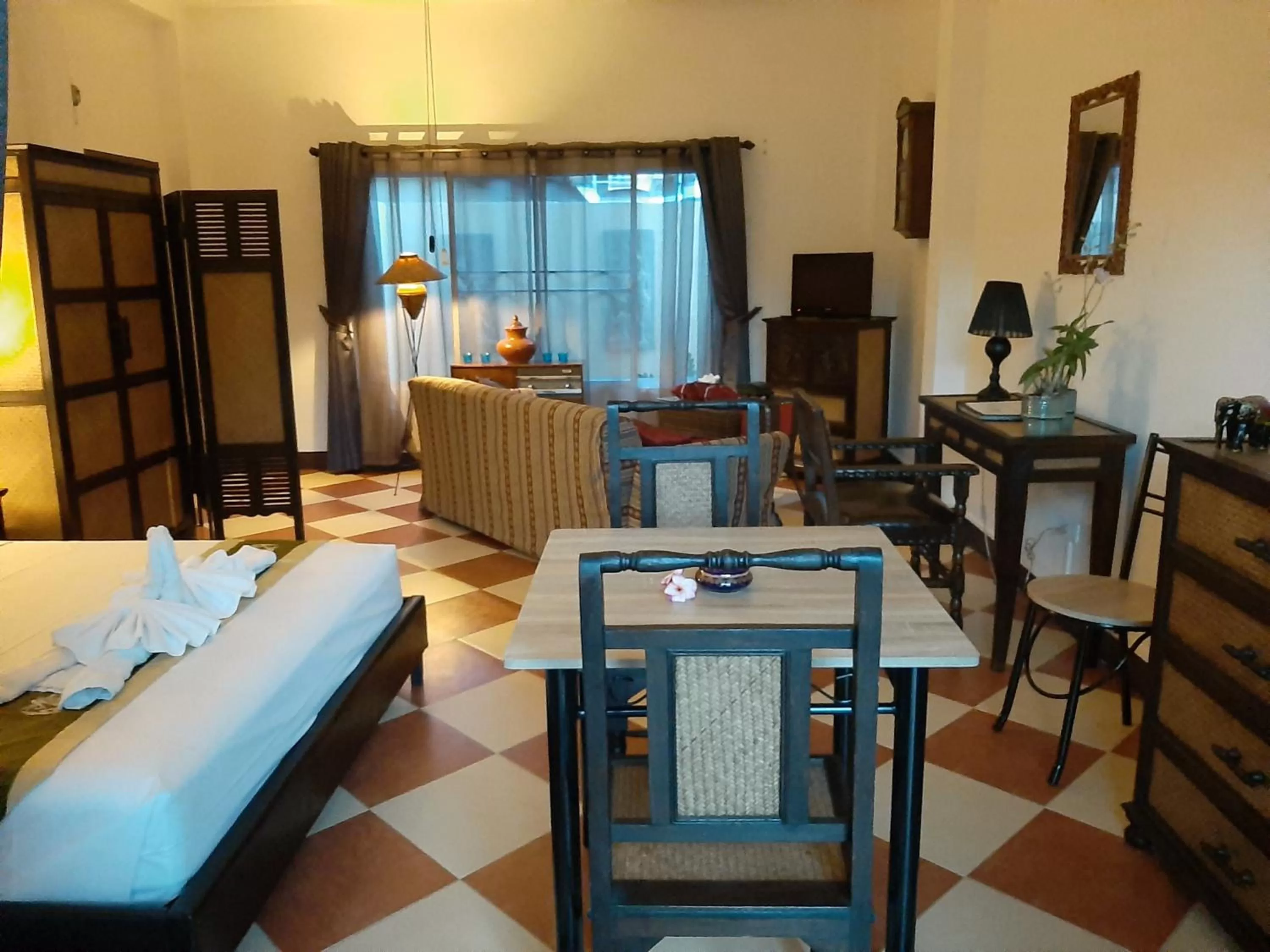 Living room, Bed in Liam's Guesthouse Adults Only