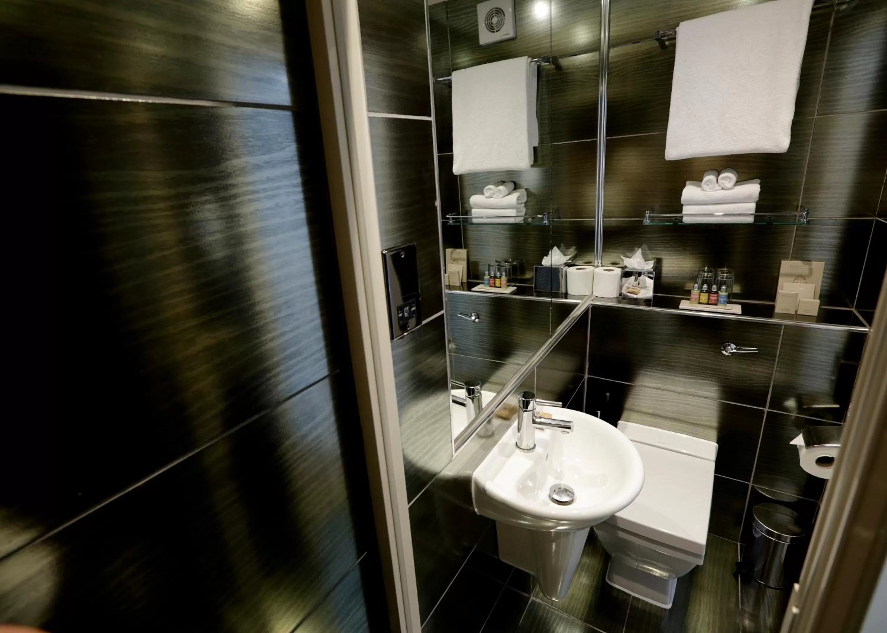 Shower in Nira Caledonia