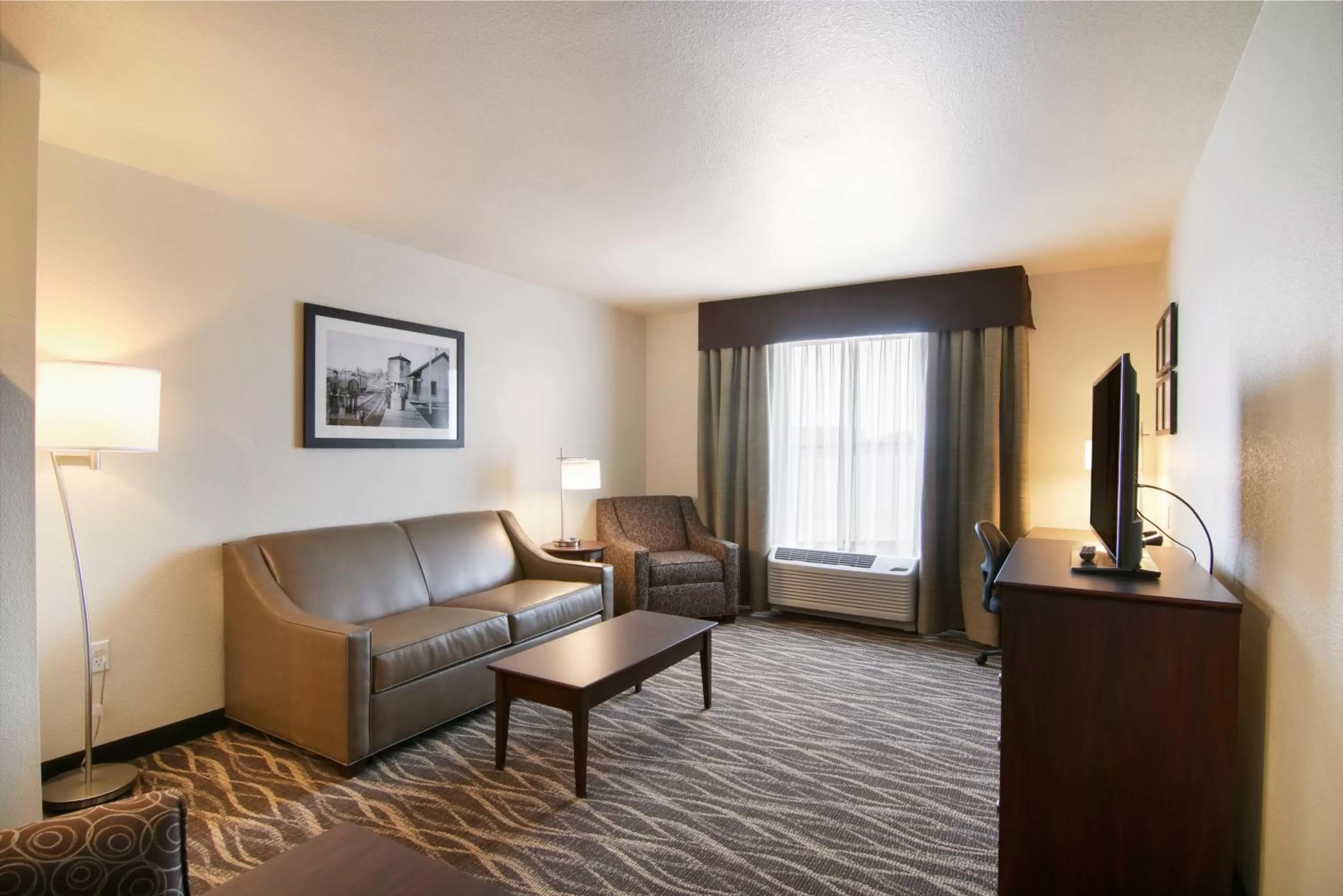 Bed in Cobblestone Inn & Suites - Menomonie/UW-Stout