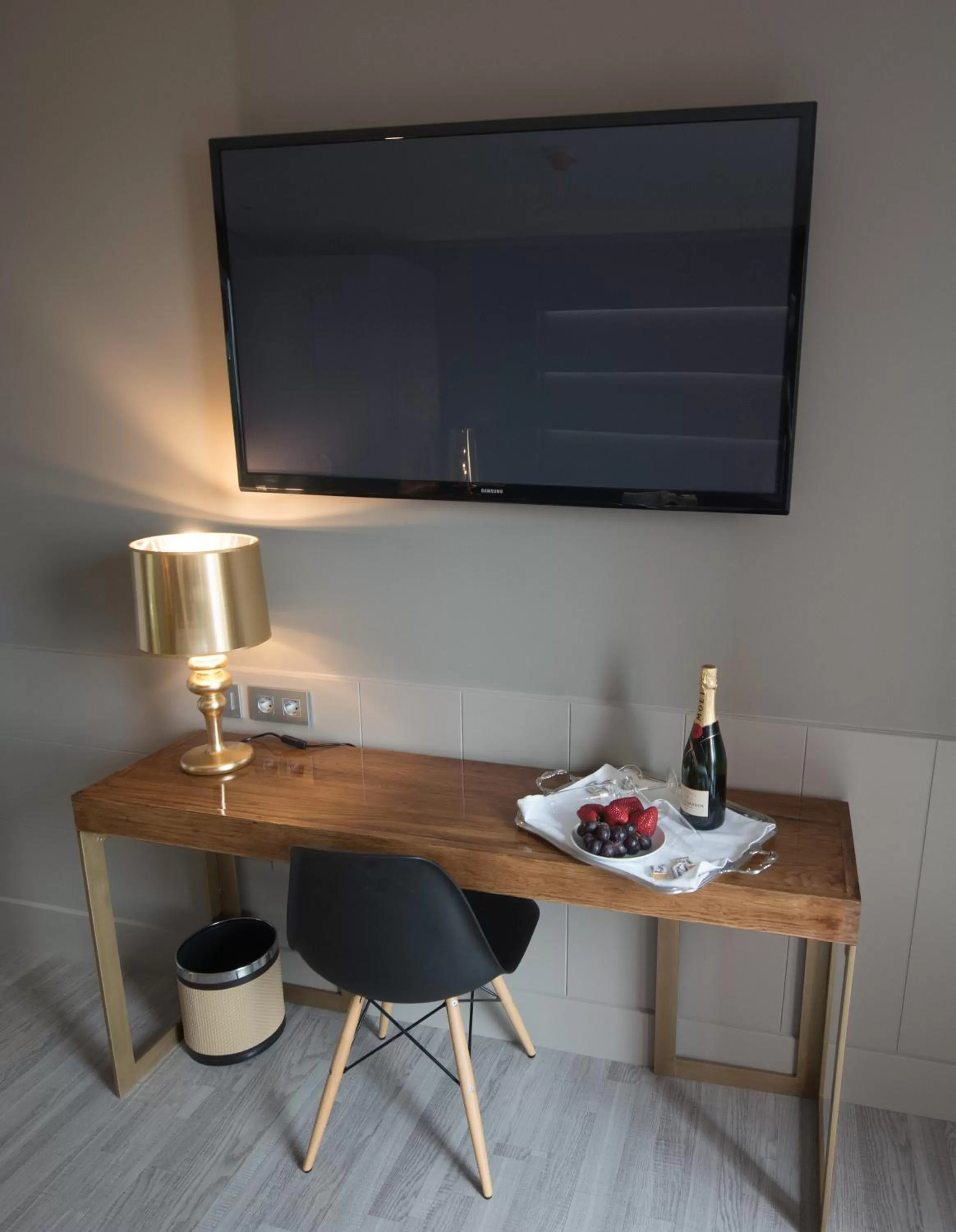 TV and multimedia in Hotel Art Santander