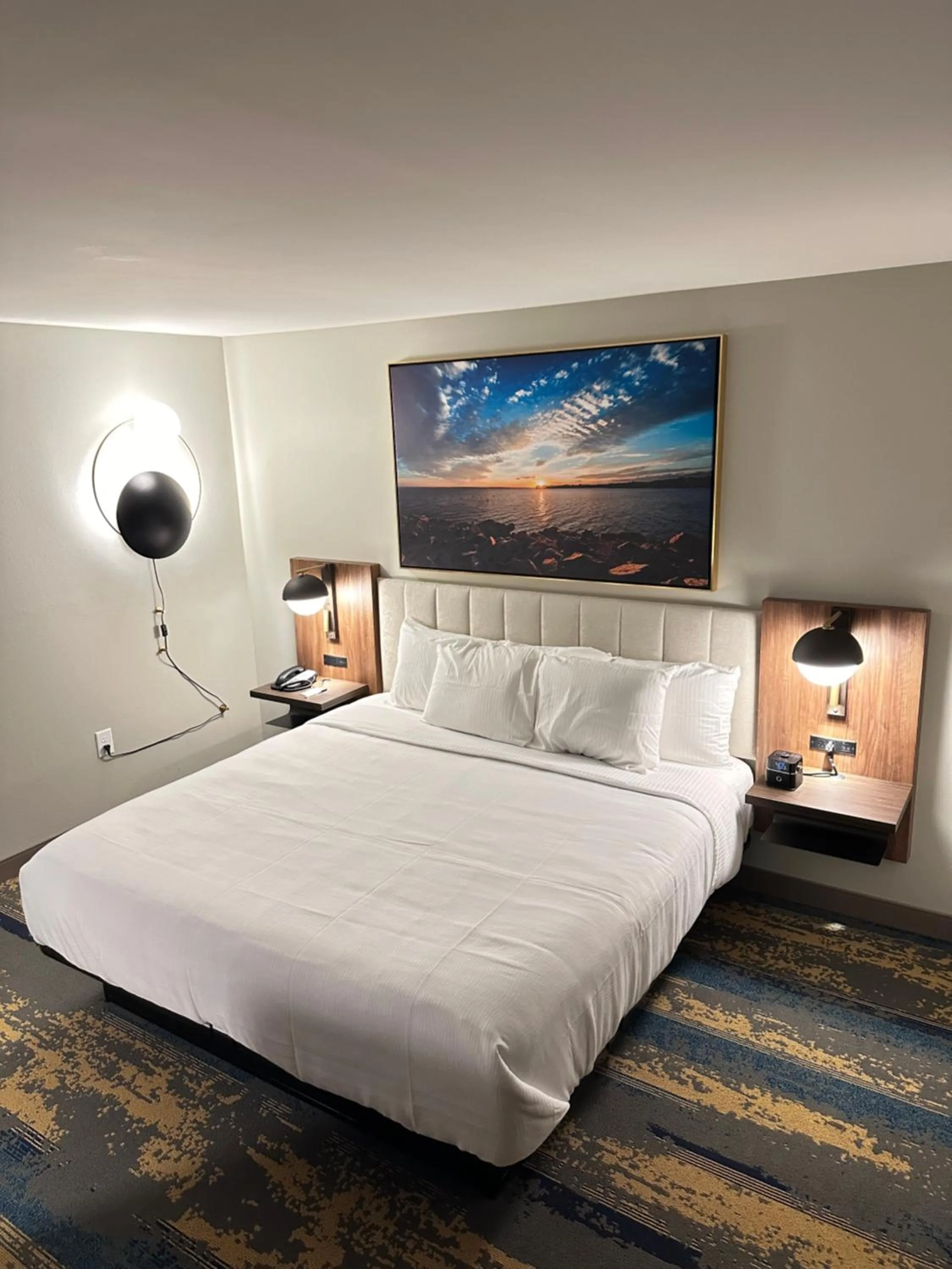 Bed in La Quinta Inn by Wyndham Columbia NE Fort Jackson