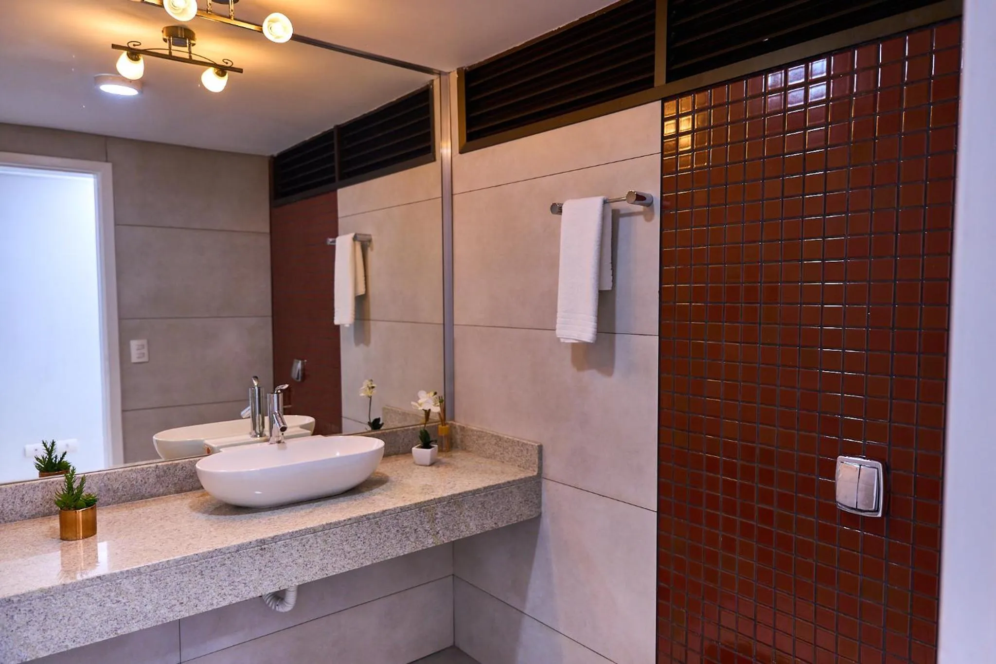 Toilet in Foz Plaza Hotel