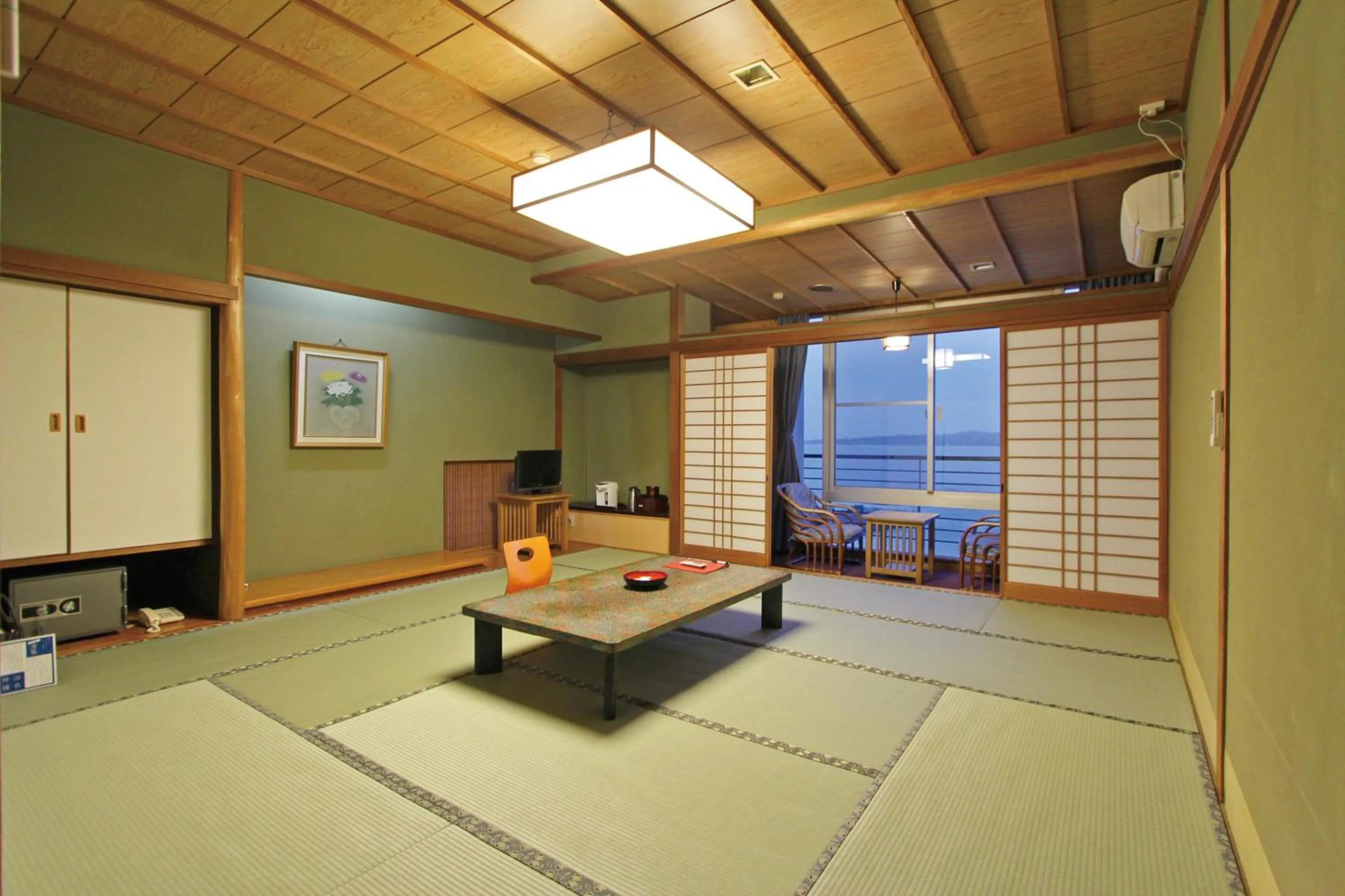 Photo of the whole room in Eihokaku