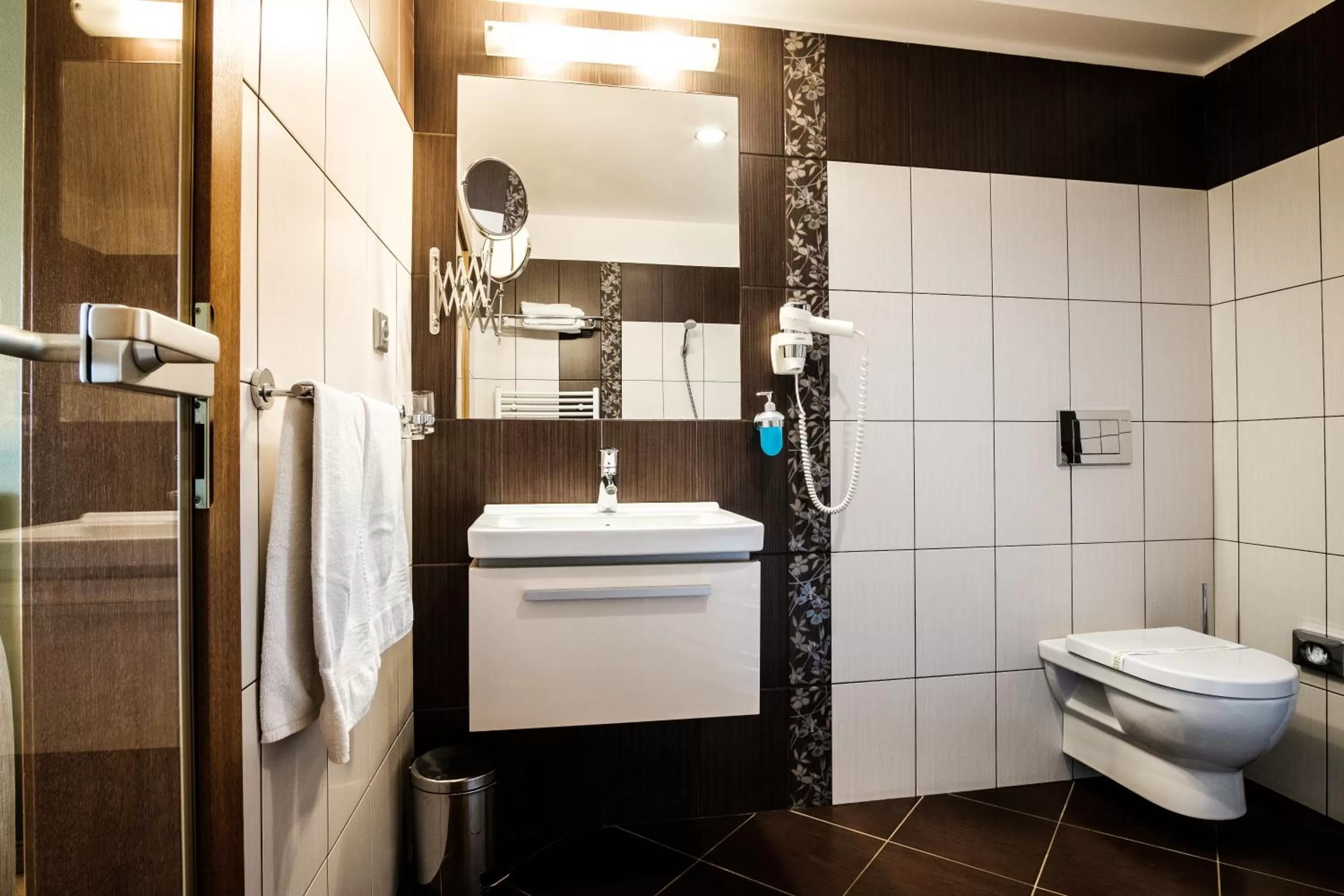 Bathroom in Hotel Comfort with free Wellness and Fitness Centrum