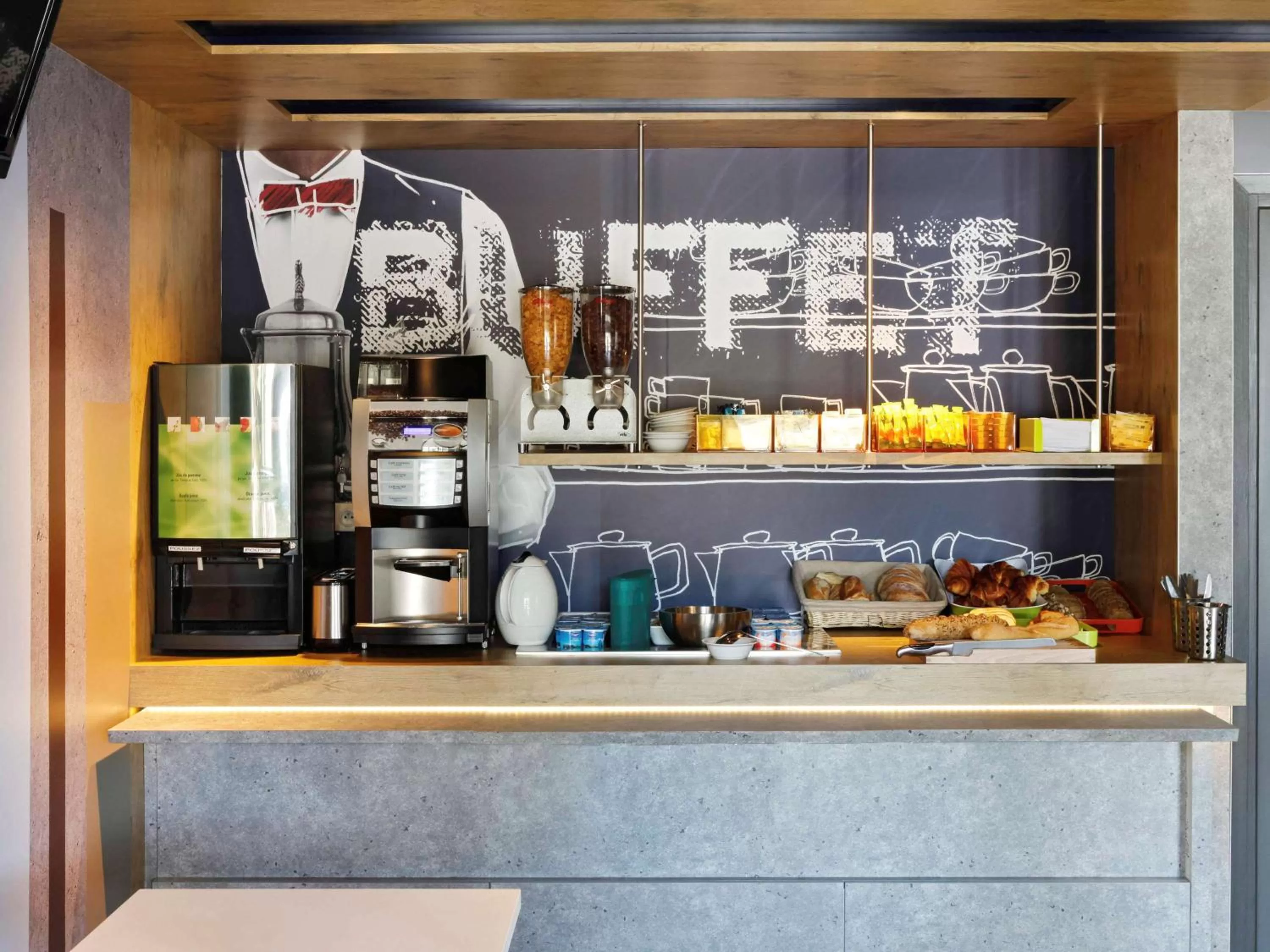 Restaurant/places to eat in IBIS Budget Aix en Provence Est Le Canet