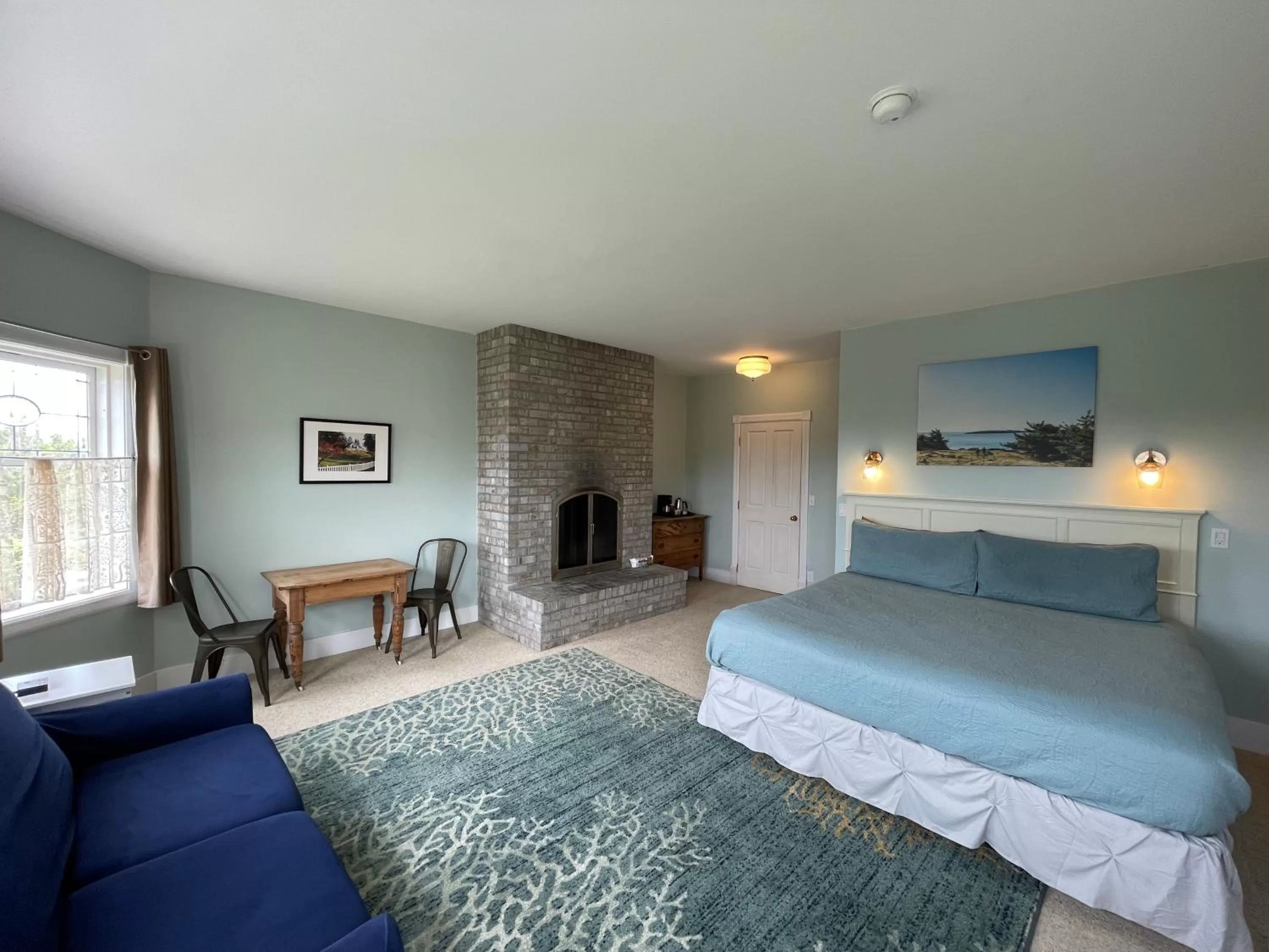 Bed in The Edenwild Boutique Inn