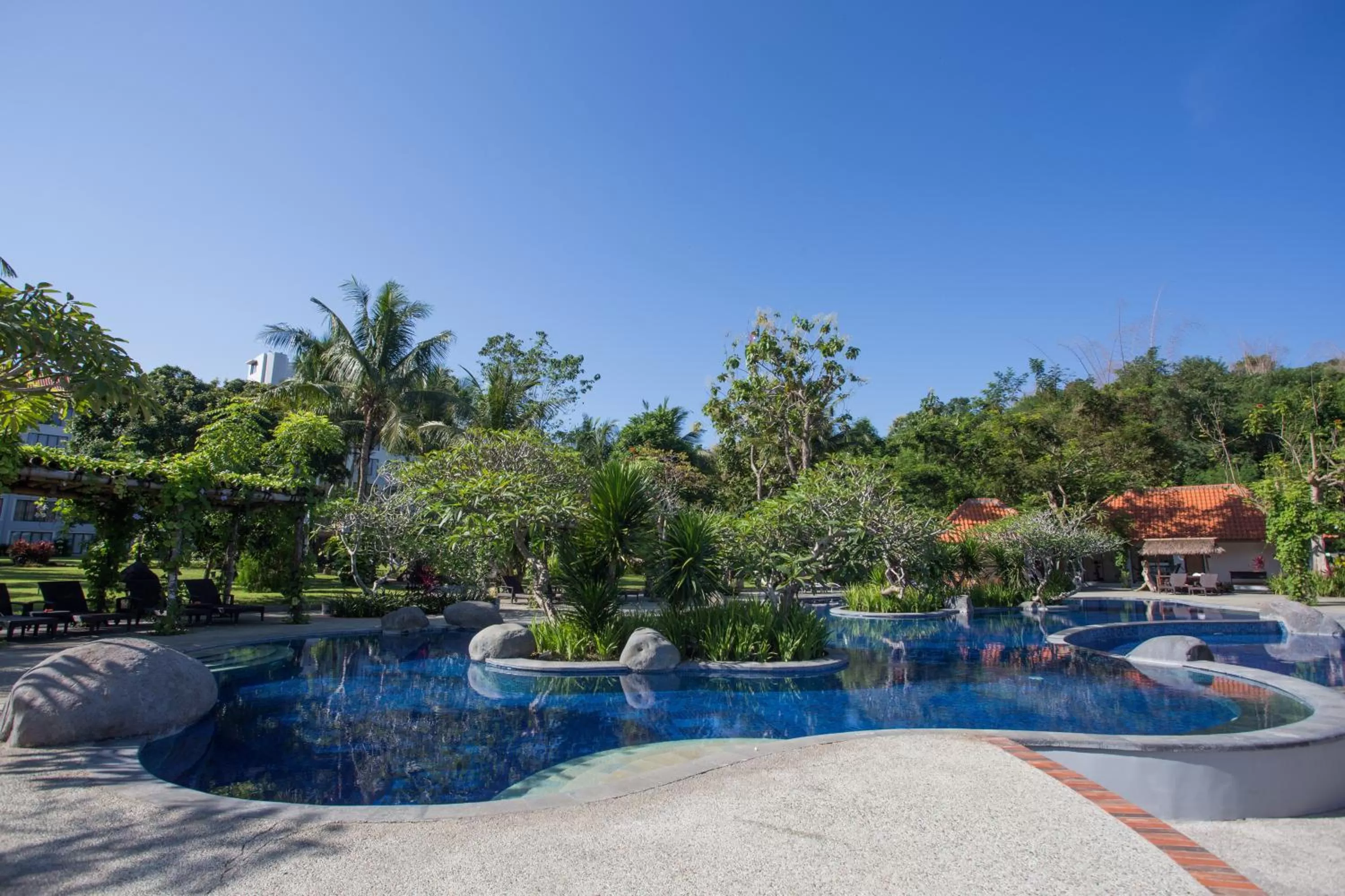 Swimming pool in Bintang Flores Hotel