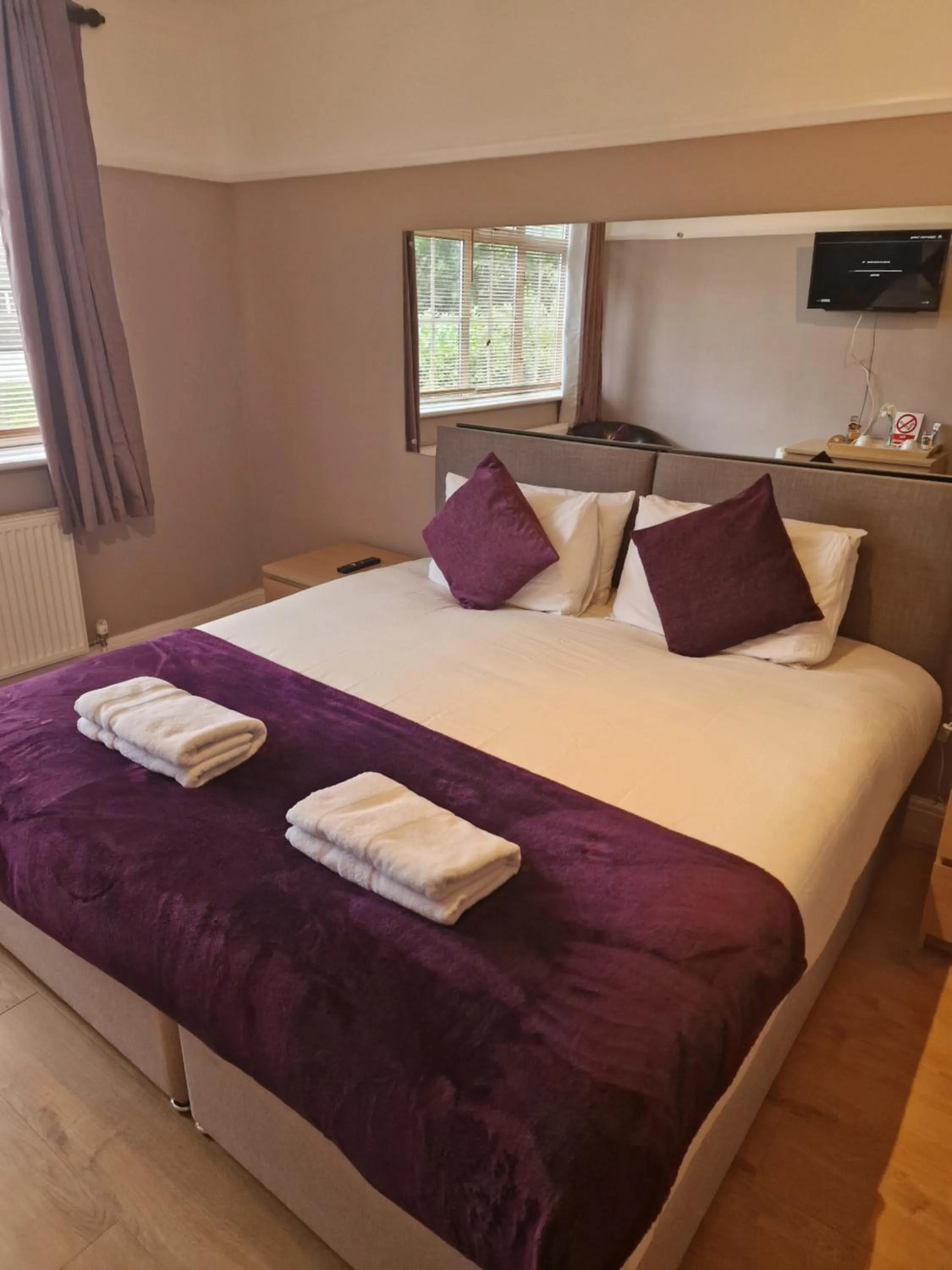 Bedroom, Bed in Kathleen House