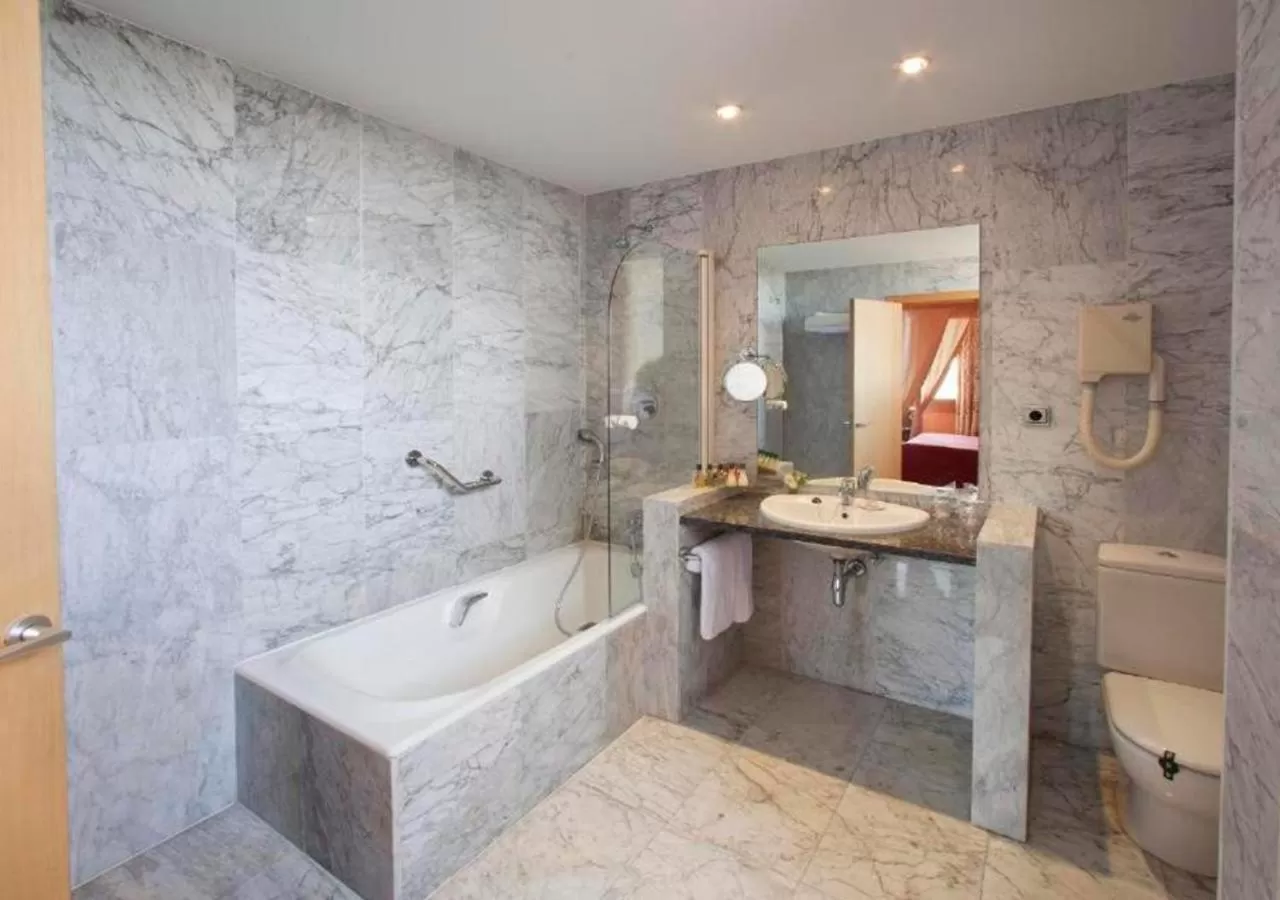 Bathroom in Parador de Cardona