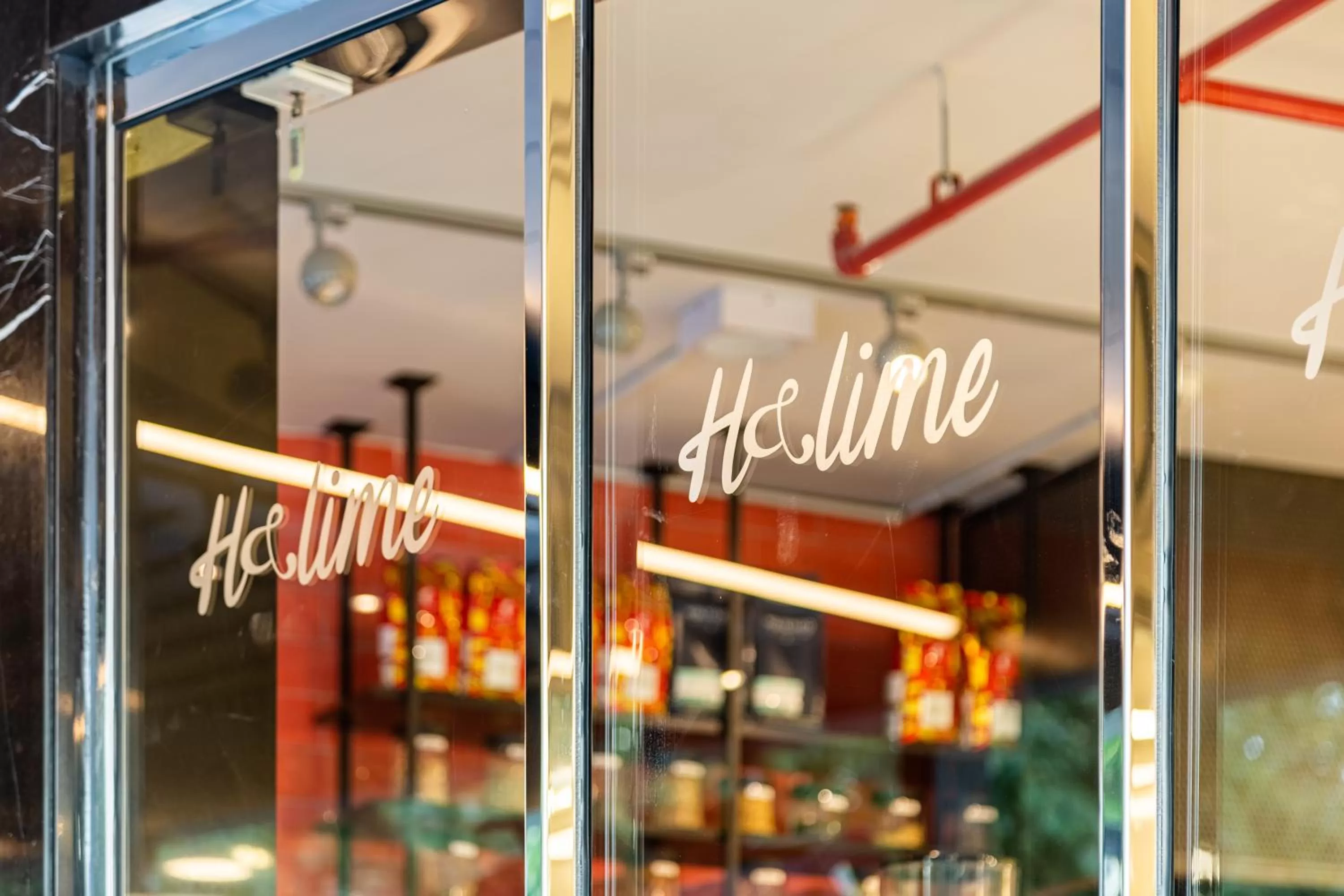 Restaurant/places to eat in Stayso The House Hotel