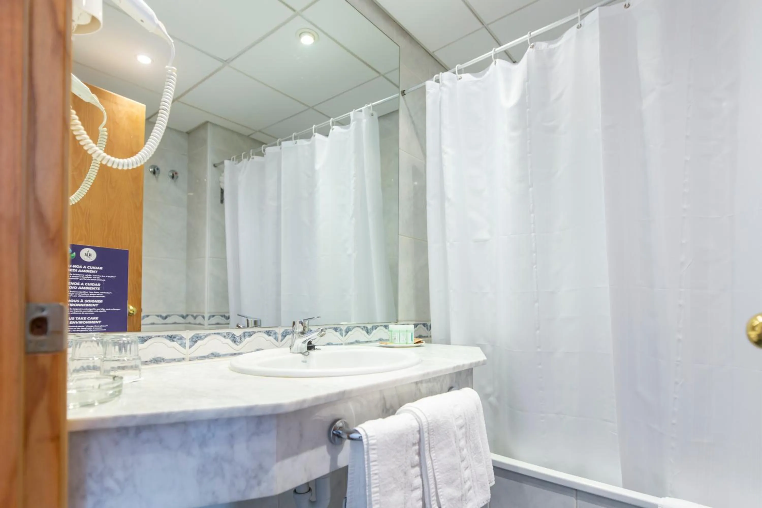 Bathroom in Hotel Ramblamar