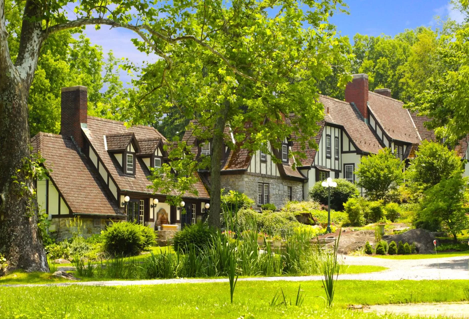 Facade/entrance in Hillbrook Inn & Spa