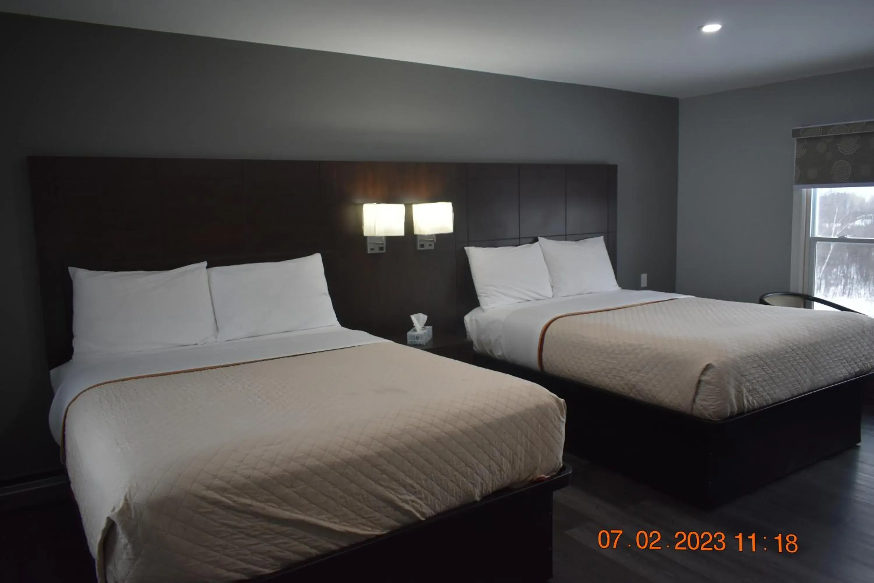 Deluxe Queen Room in Time Travellers Motel Deluxe Queen Room in Time Travellers Motel