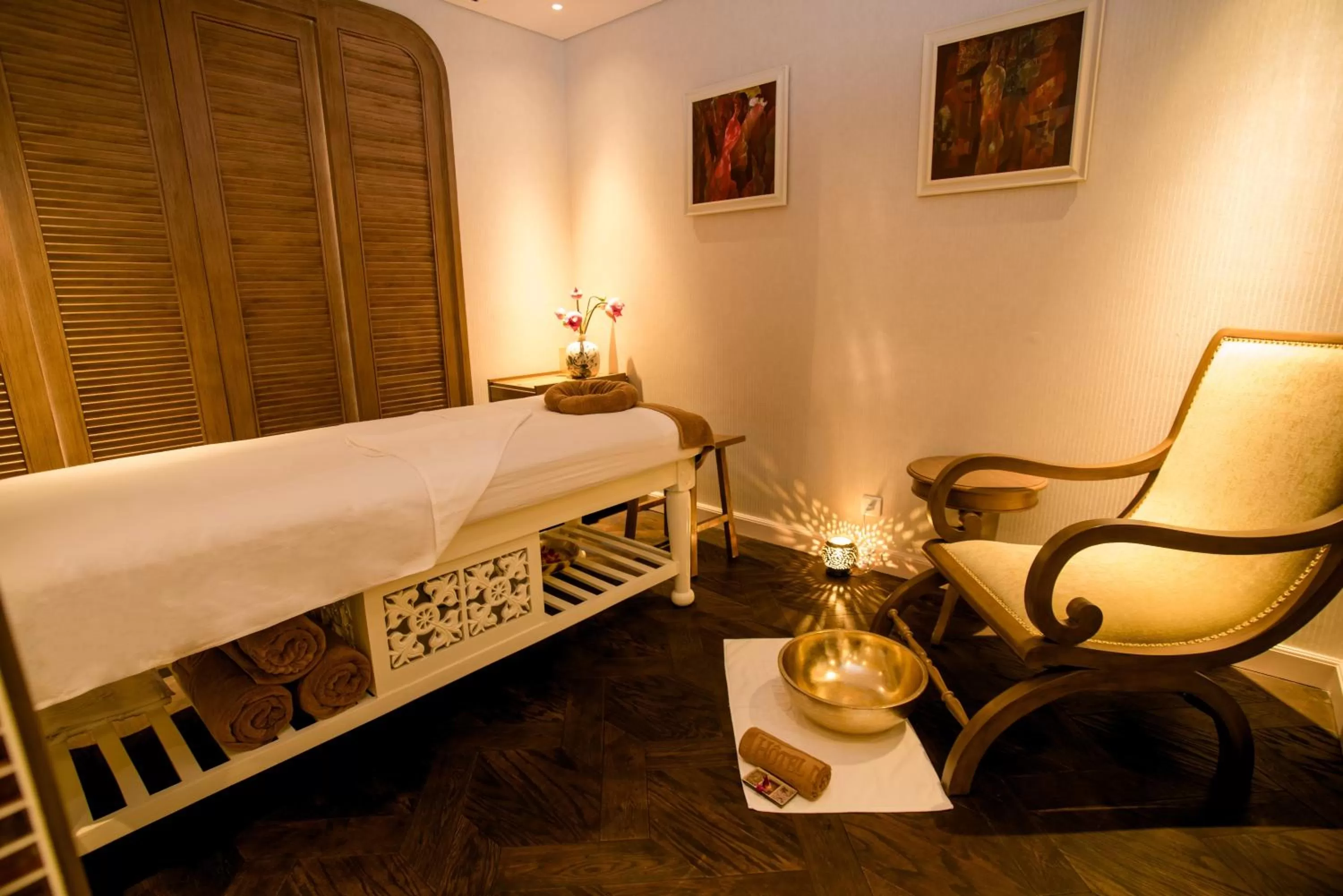 Massage, Bed in Hotel Des Arts Saigon Mgallery Collection
