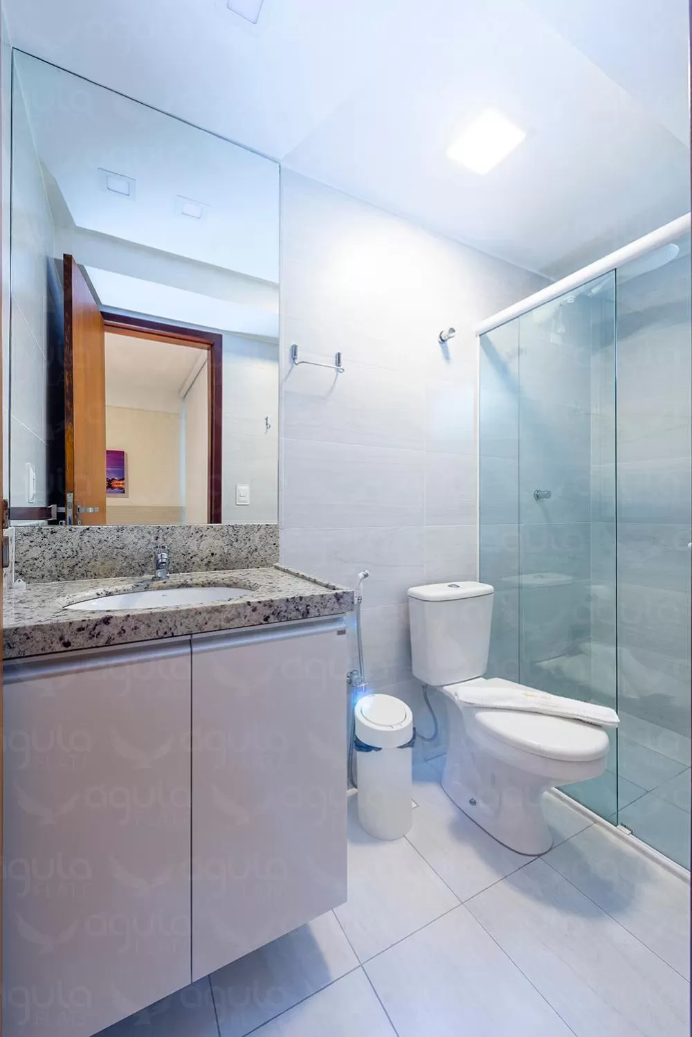 Bathroom in Águia Flats Pousada