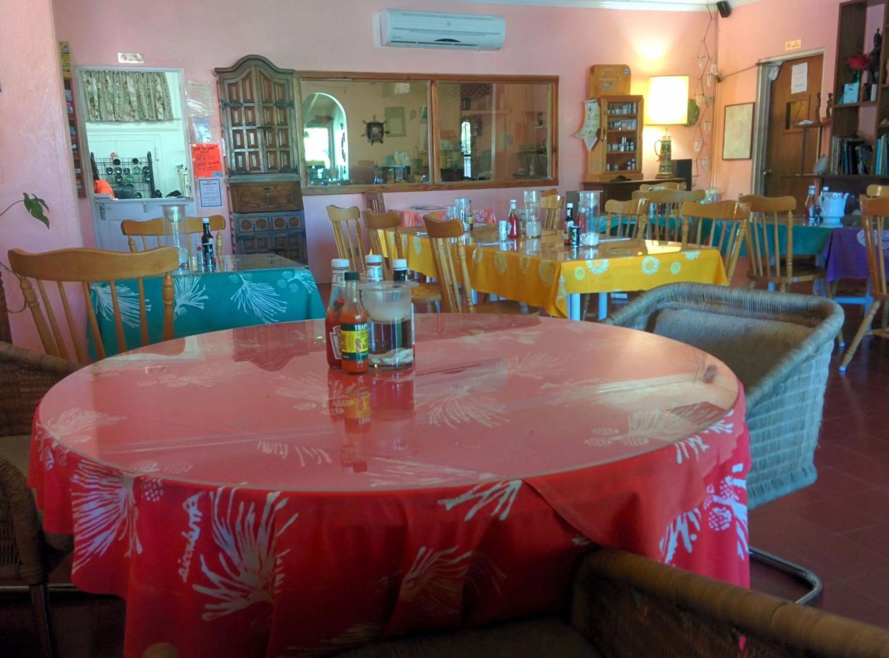 Restaurant/places to eat in Orange Hill Beach Inn