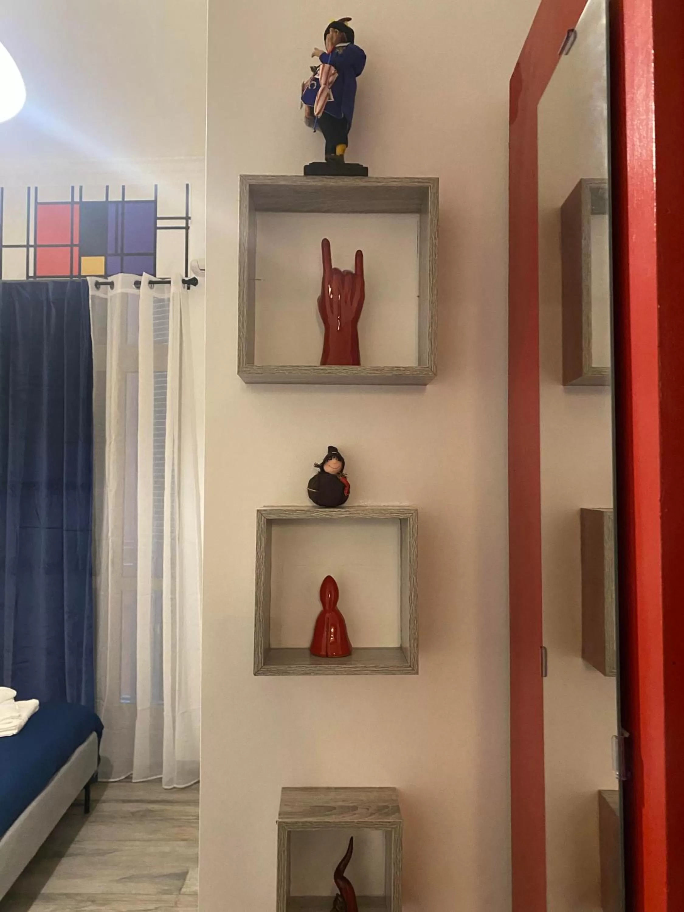 Decorative detail, TV/Entertainment Center in casa interattiva Naples'Secrets