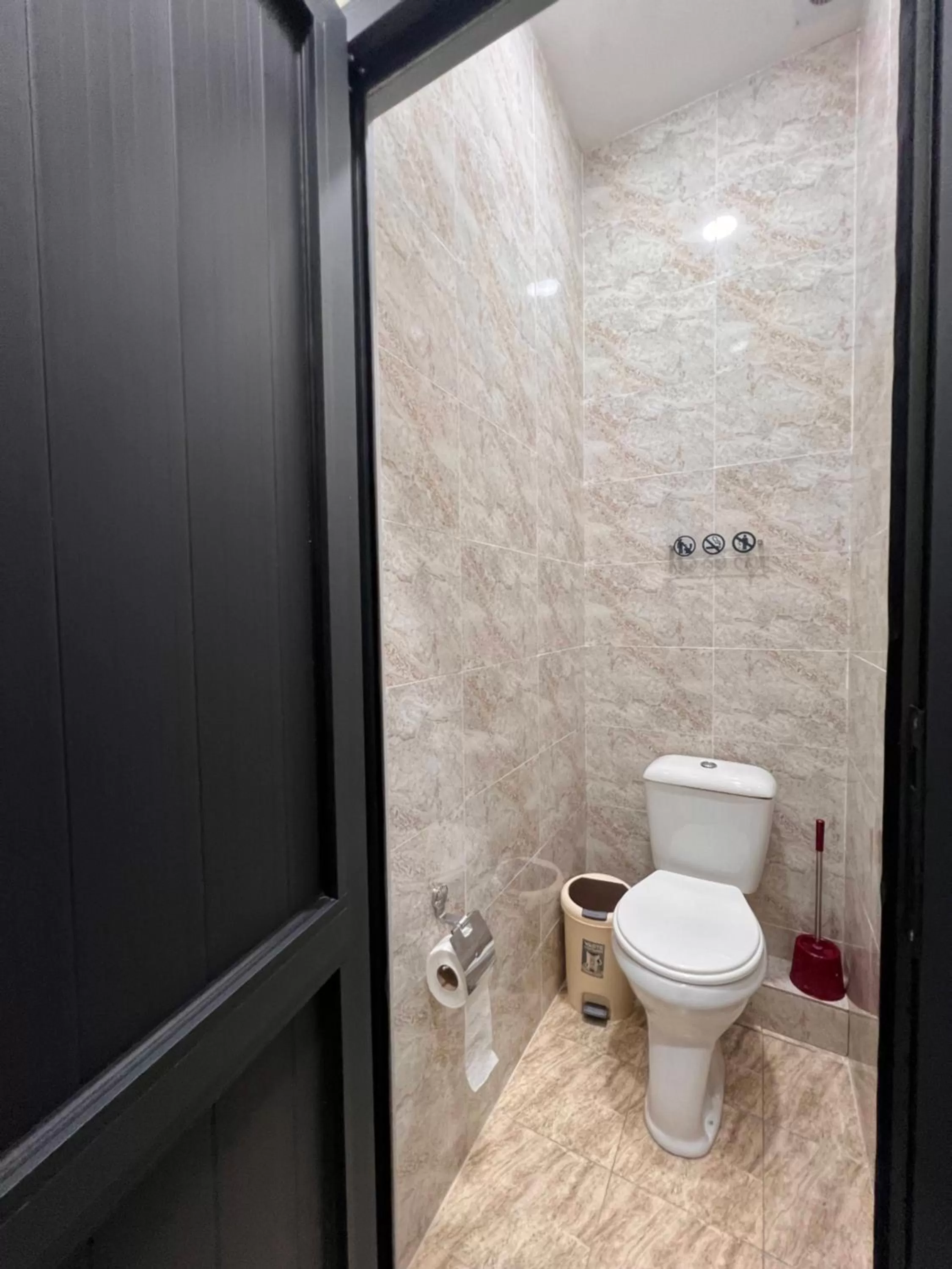 Toilet in Rever Hotel