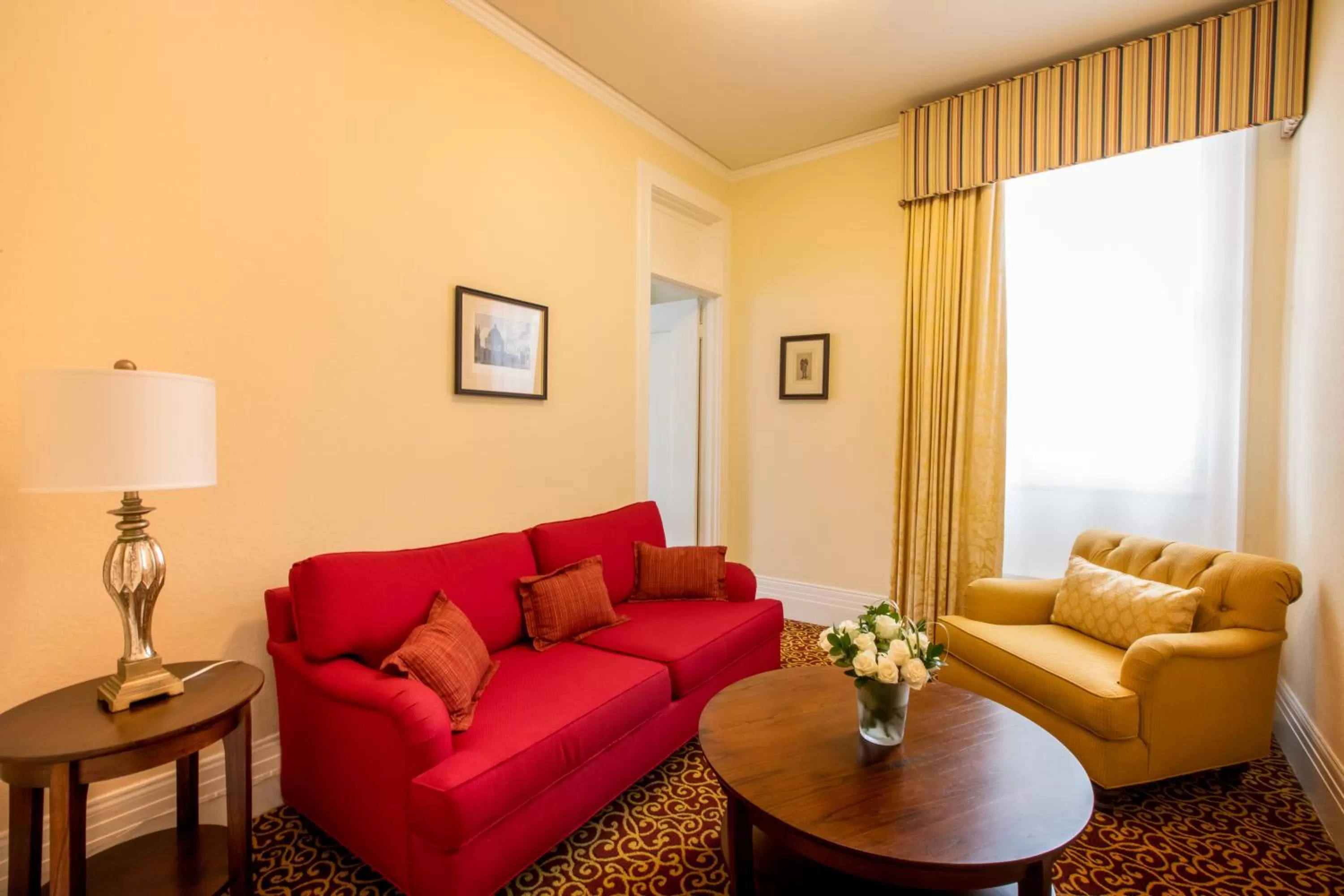 Living room in University Club of San Francisco