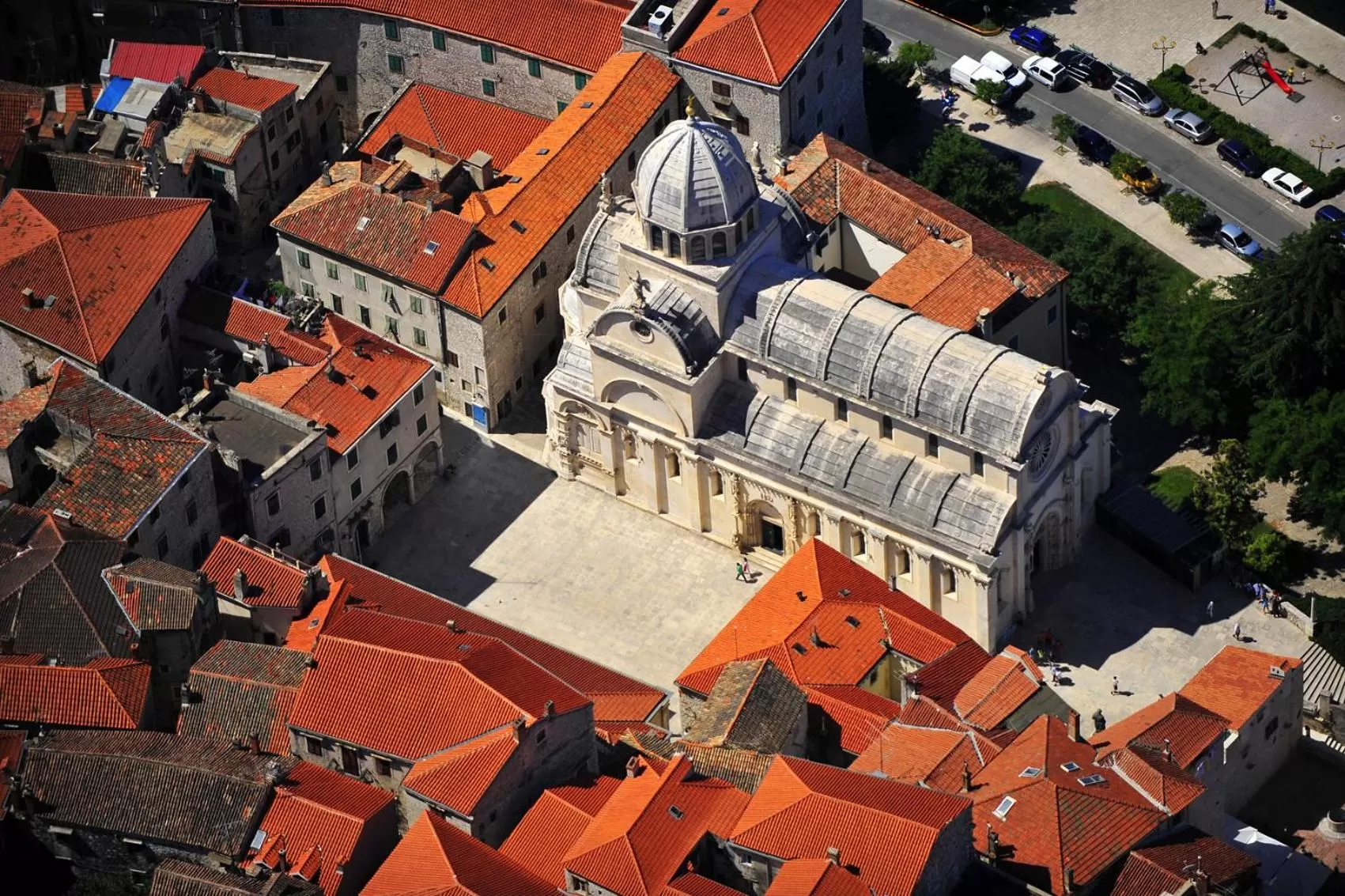 Nearby landmark in Bellevue Superior City Hotel