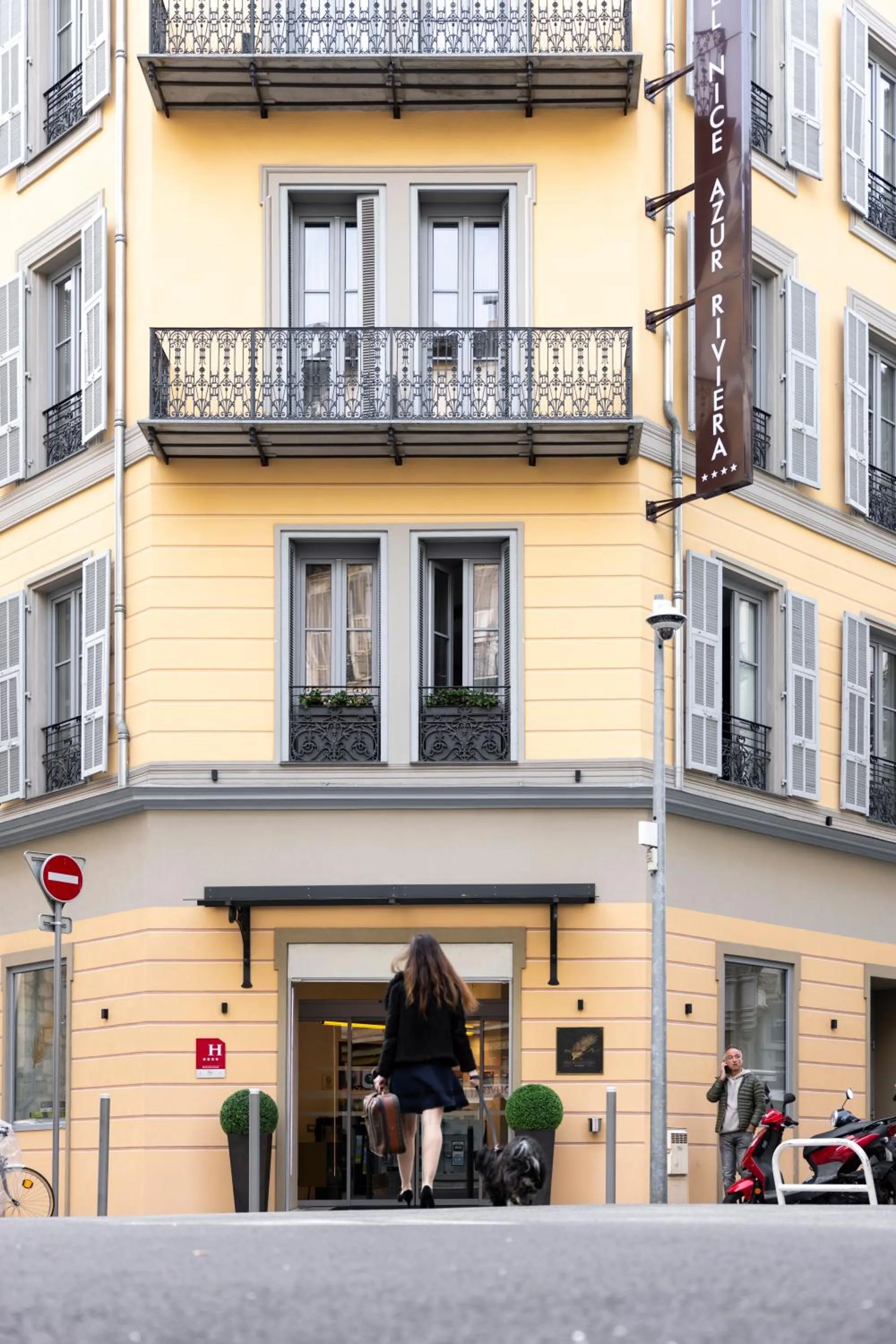 Property building in Hôtel Nice Azur Riviera