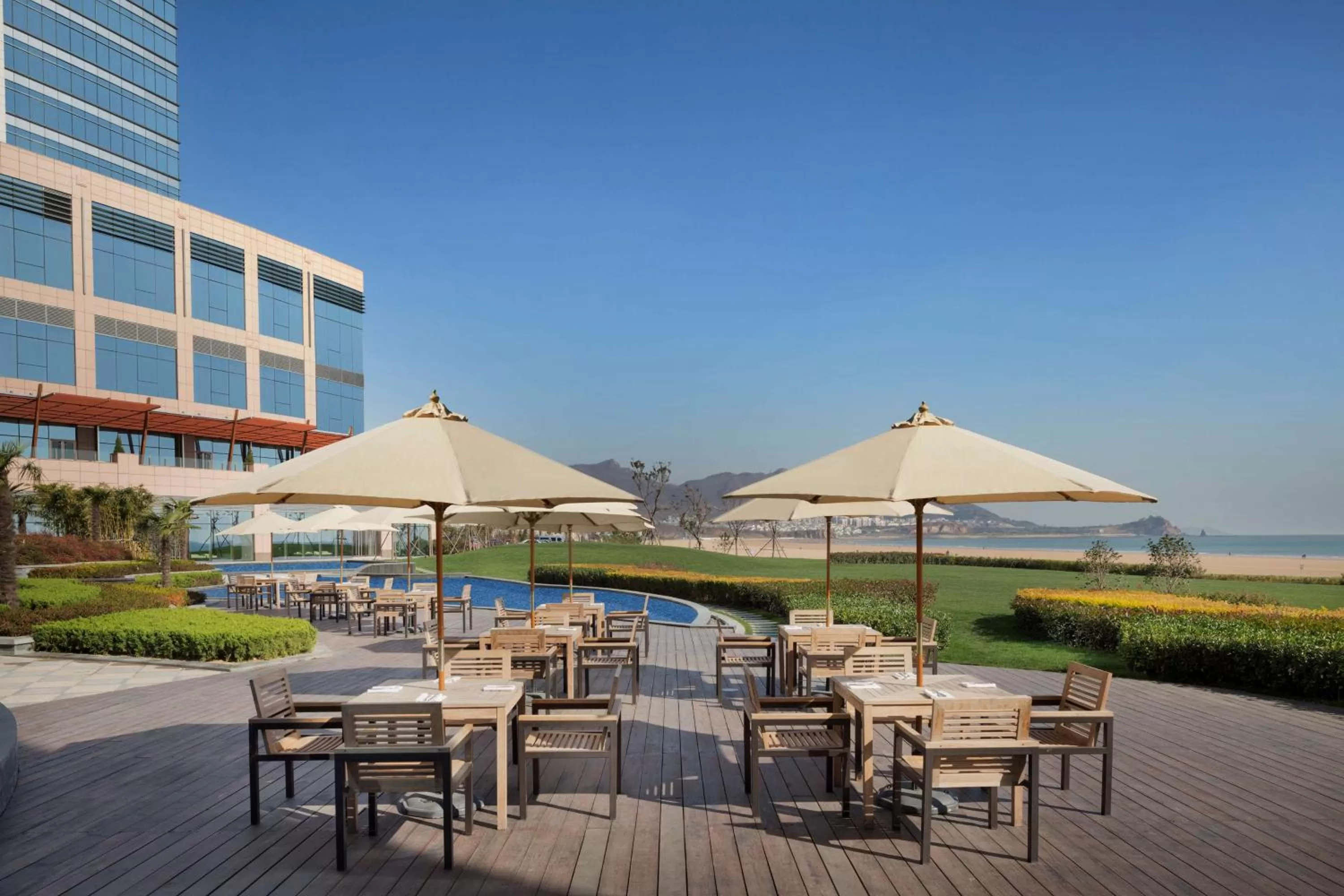 Restaurant/places to eat in Hyatt Regency Qingdao - Stone old beach - Exhibition Center
