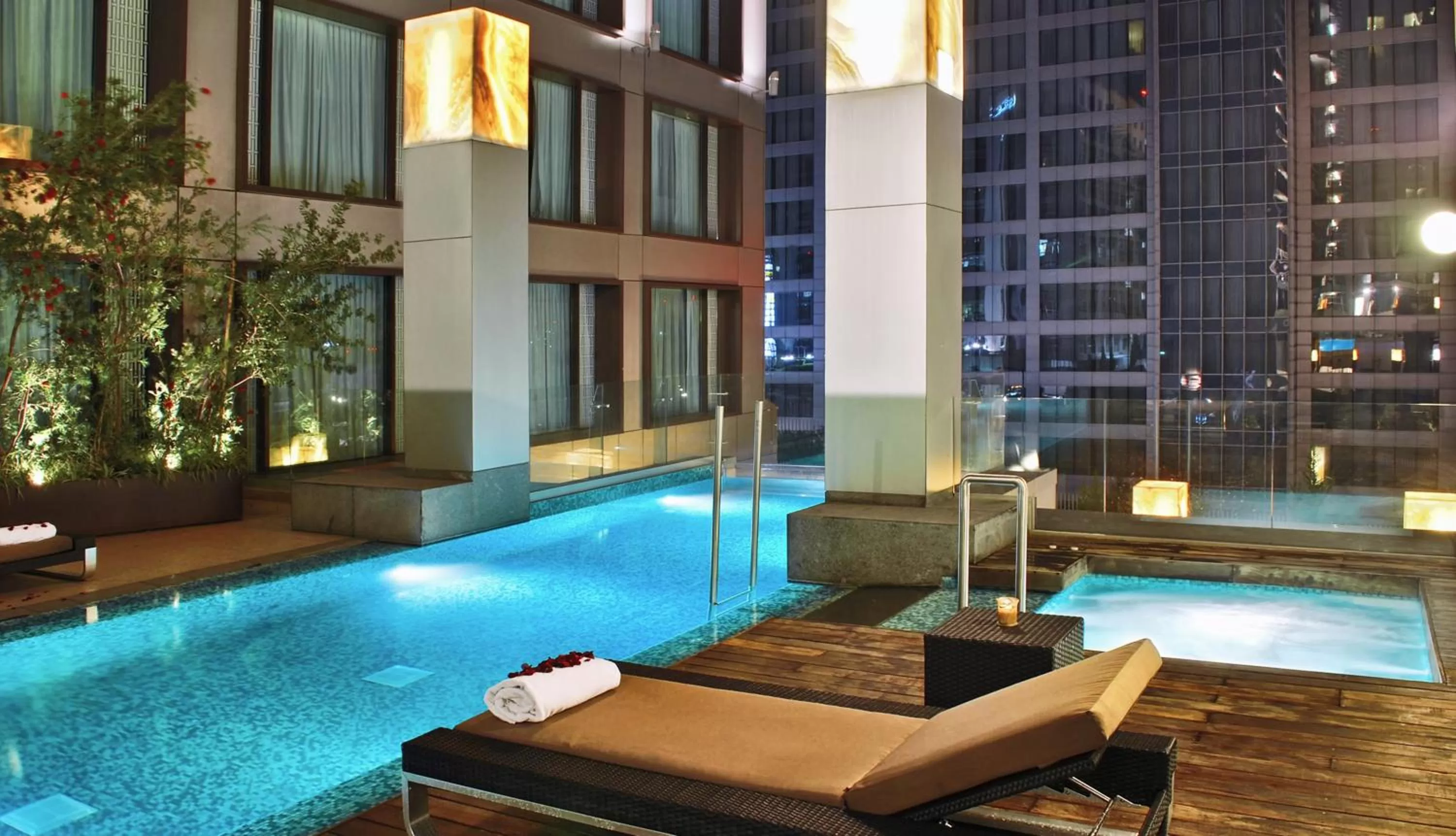 Swimming pool in JW Marriott Hotel Mexico City Santa Fe