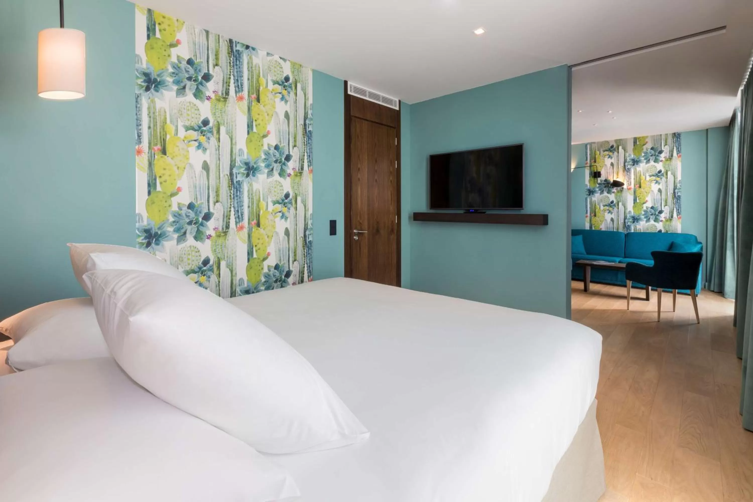 Photo of the whole room, Bed in Hotel L'Arbre Voyageur - LILLE