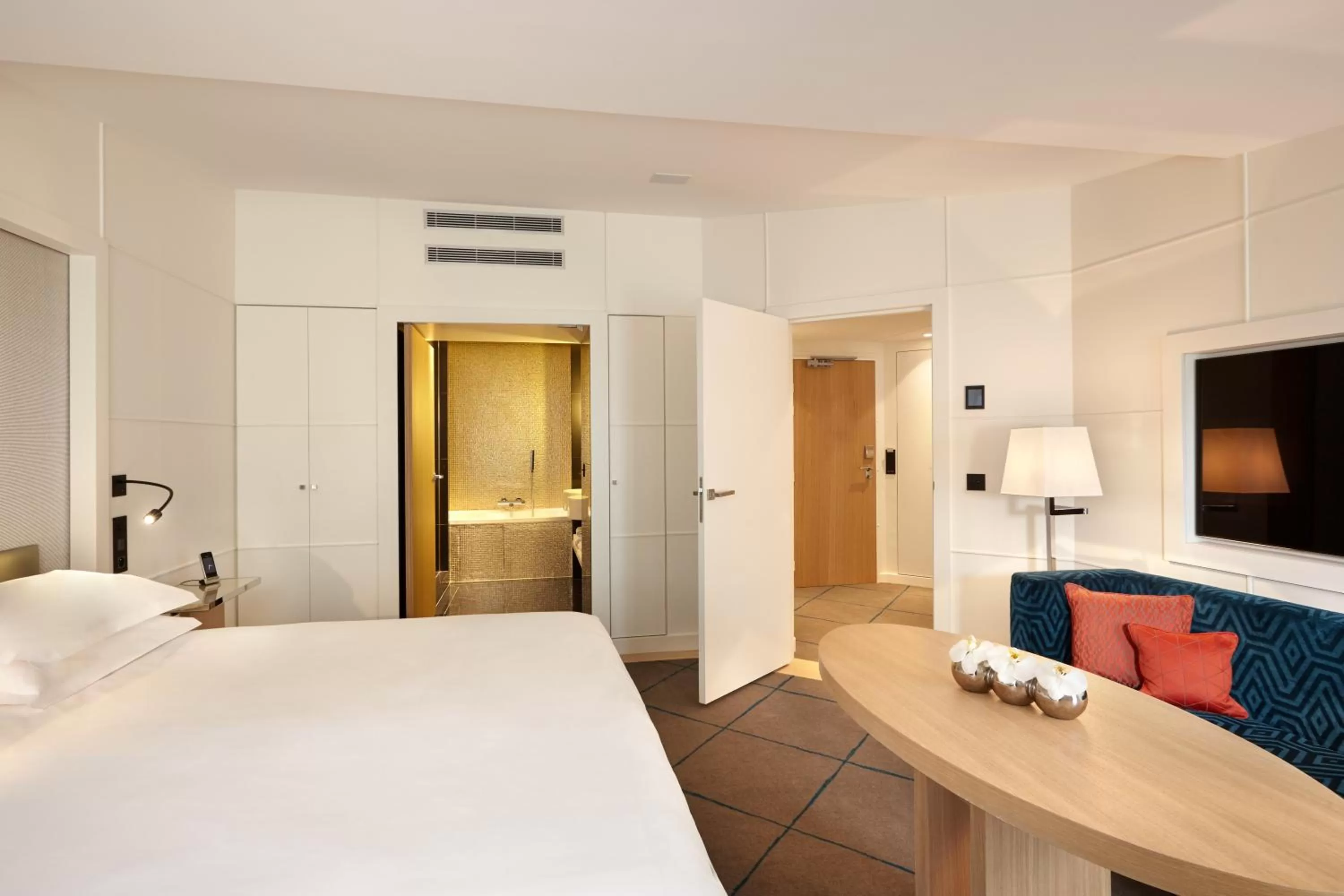 Photo of the whole room, Bed in Hotel Opéra Richepanse