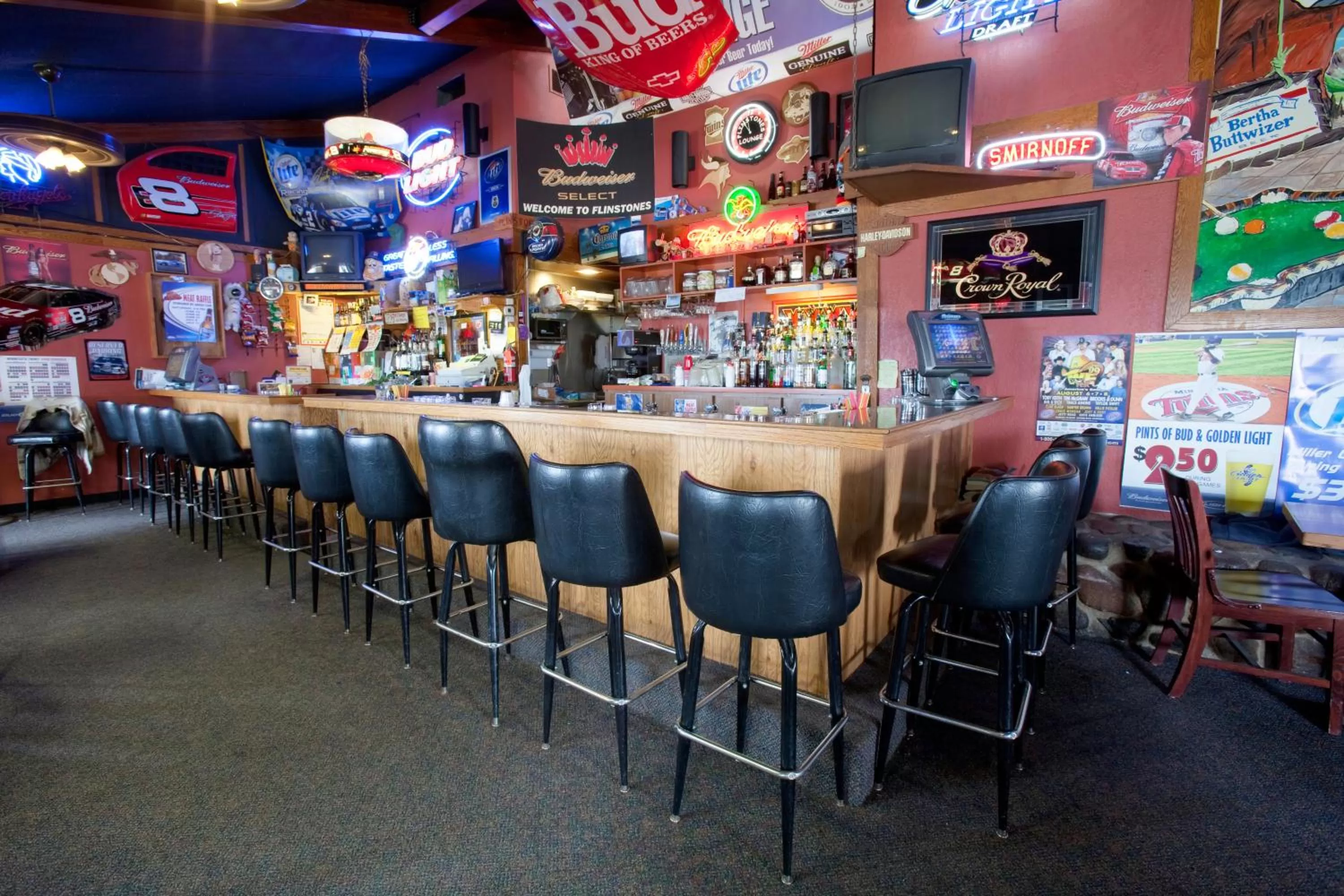 Lounge or bar in HomeTown Inn