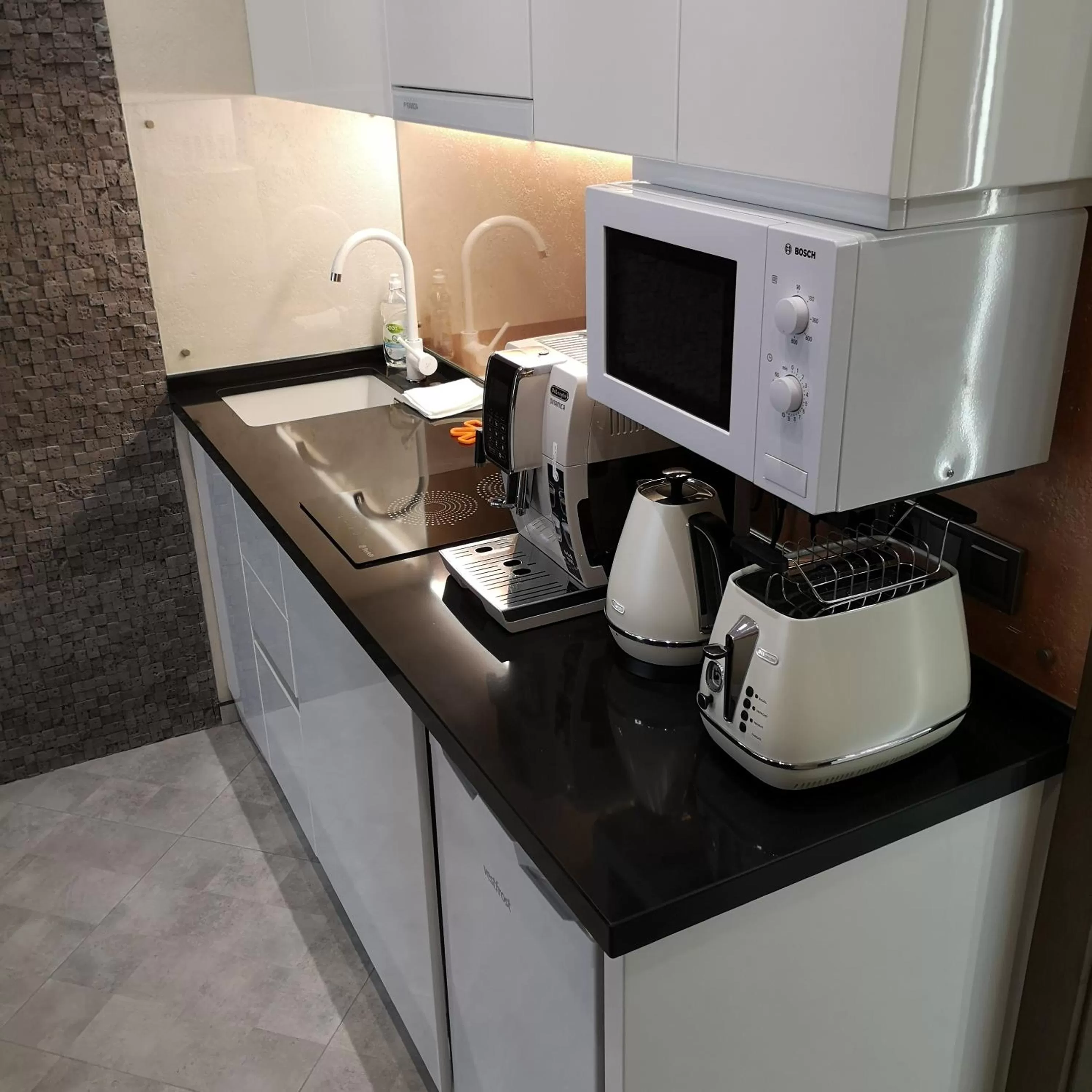 Coffee/tea facilities, Kitchen/Kitchenette in ACCOMMODO192