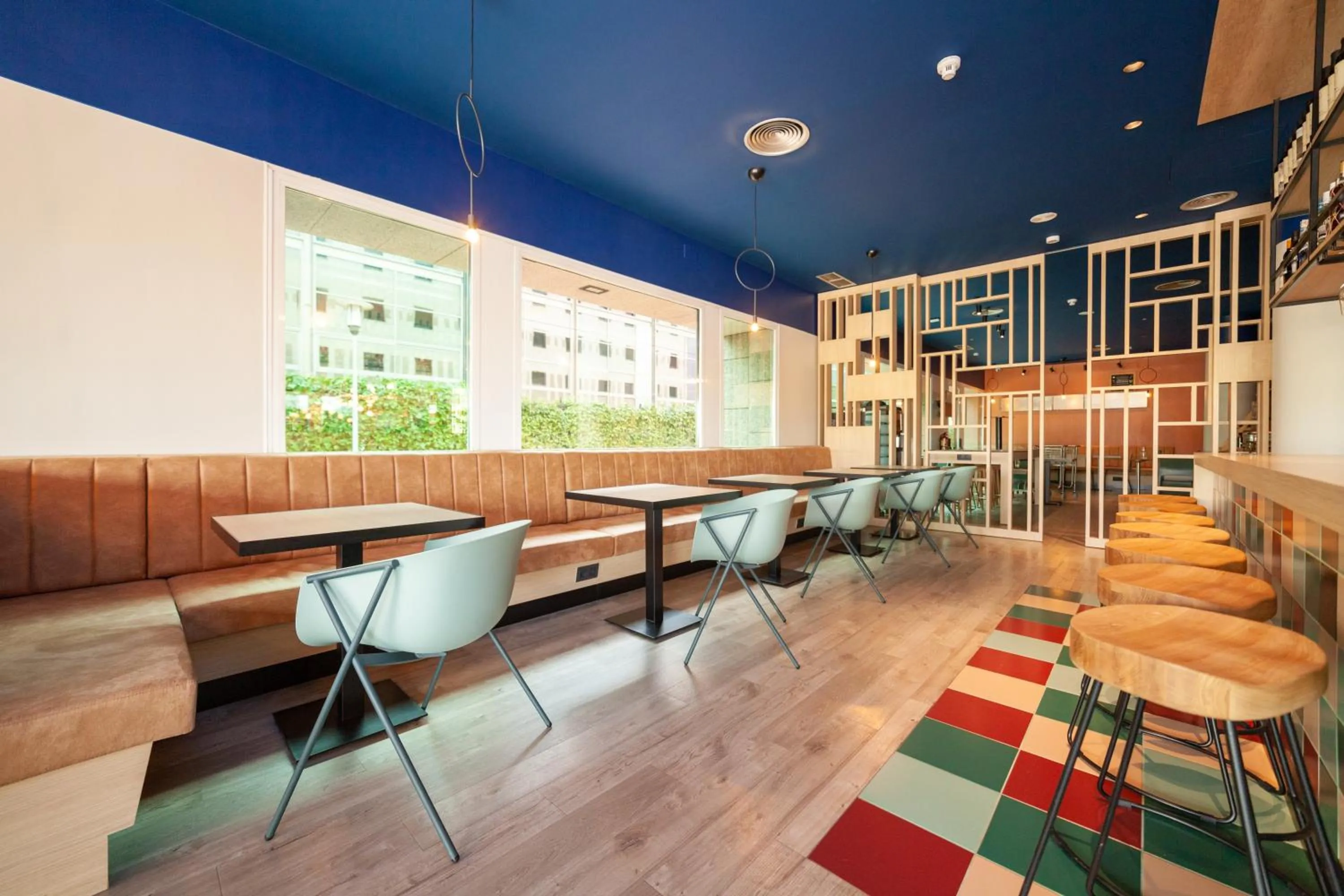 Lounge or bar in Ibis Alcala de Henares La Garena