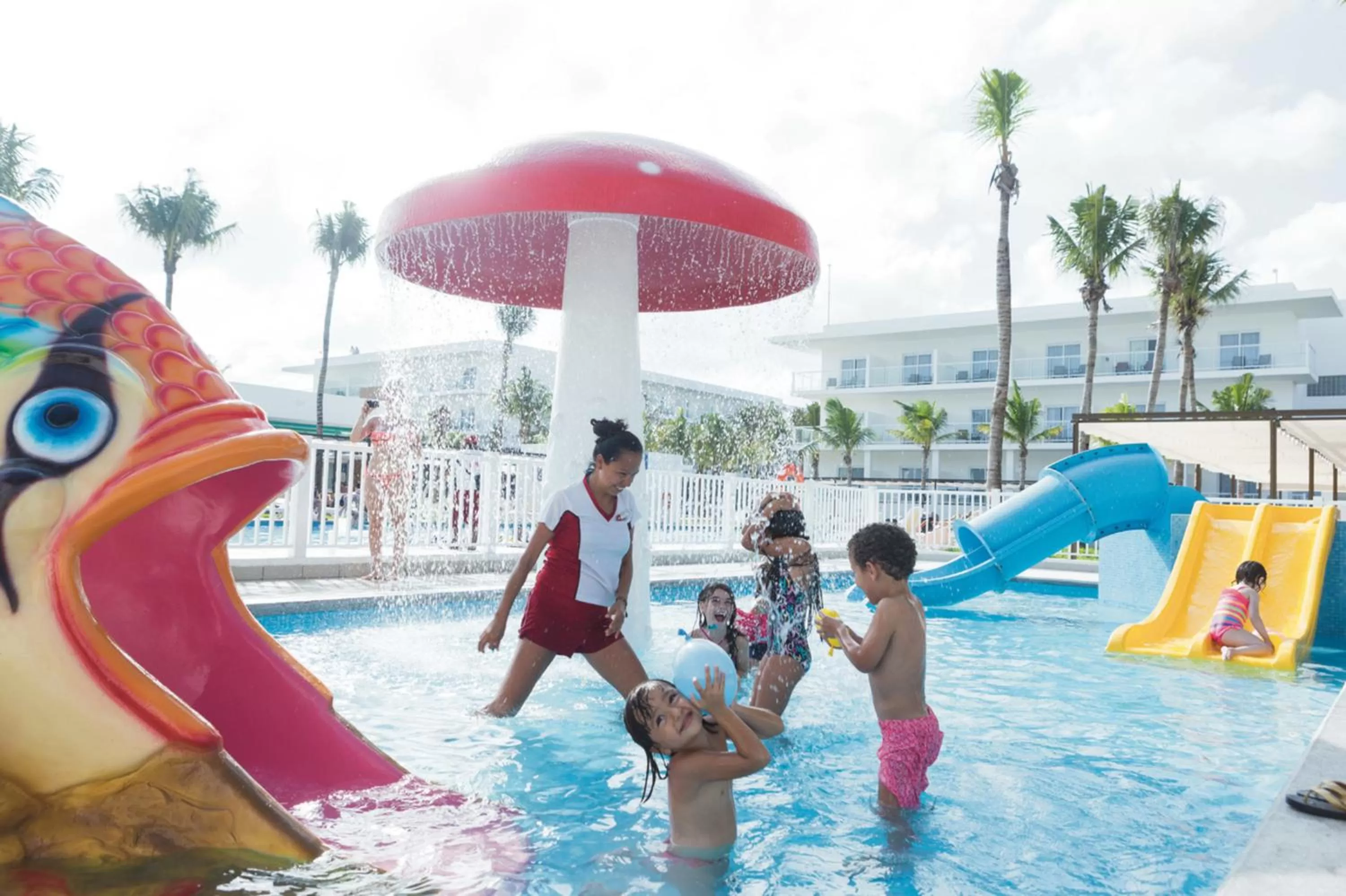 Swimming pool in Riu Playacar - All Inclusive